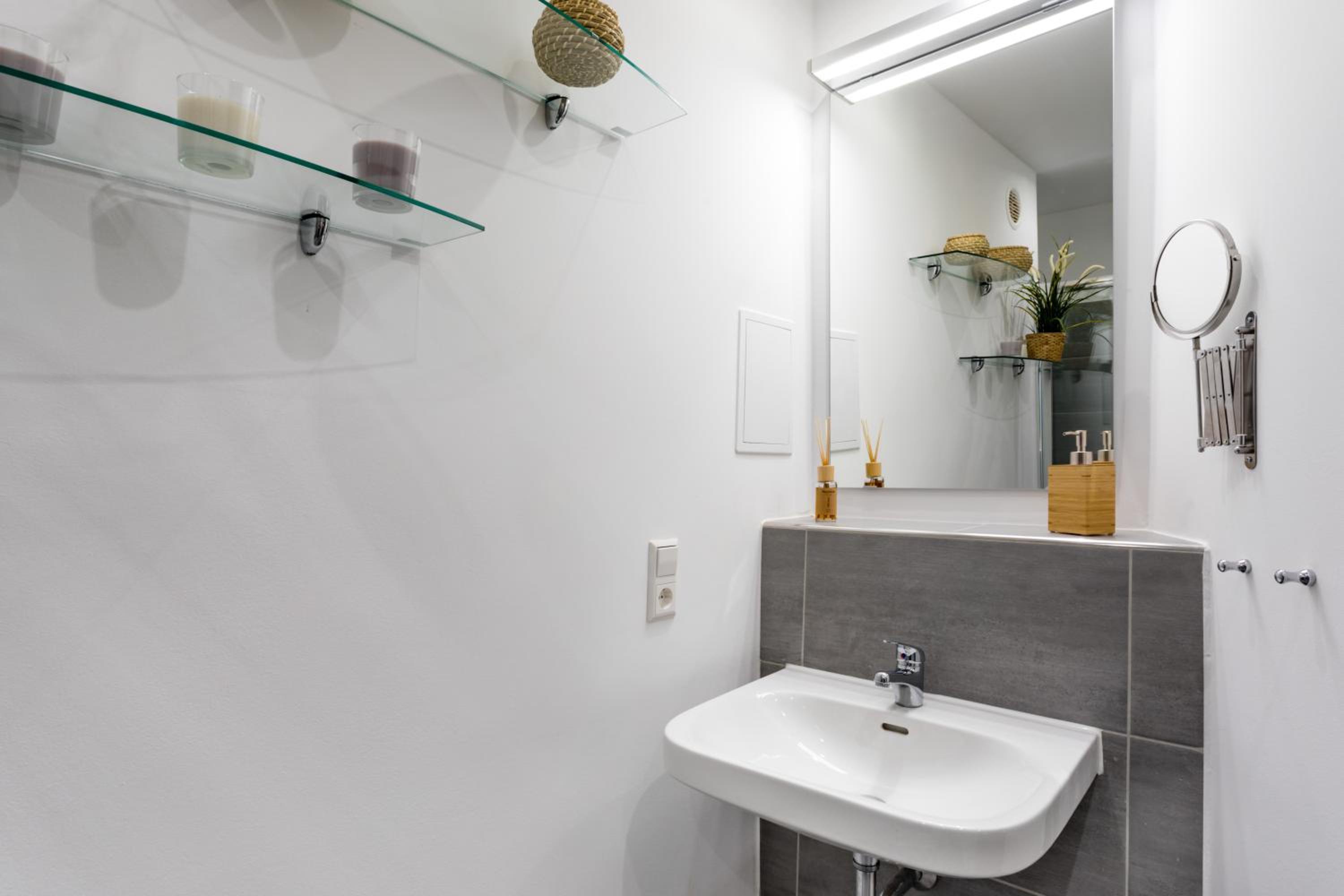 The Düsseldorfer, 1 BR, 1 living room, group & family friendly, ideal for 2 - 4 Guests