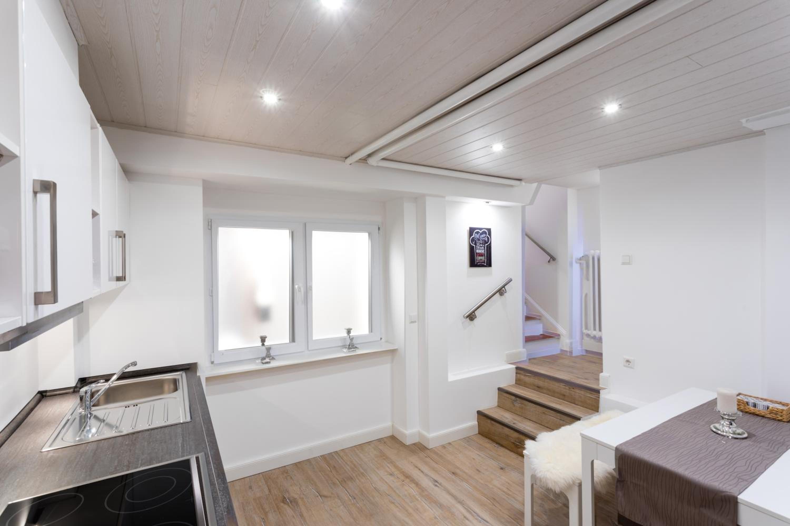 The Düsseldorfer, 1 BR, 1 living room, group & family friendly, ideal for 2 - 4 Guests