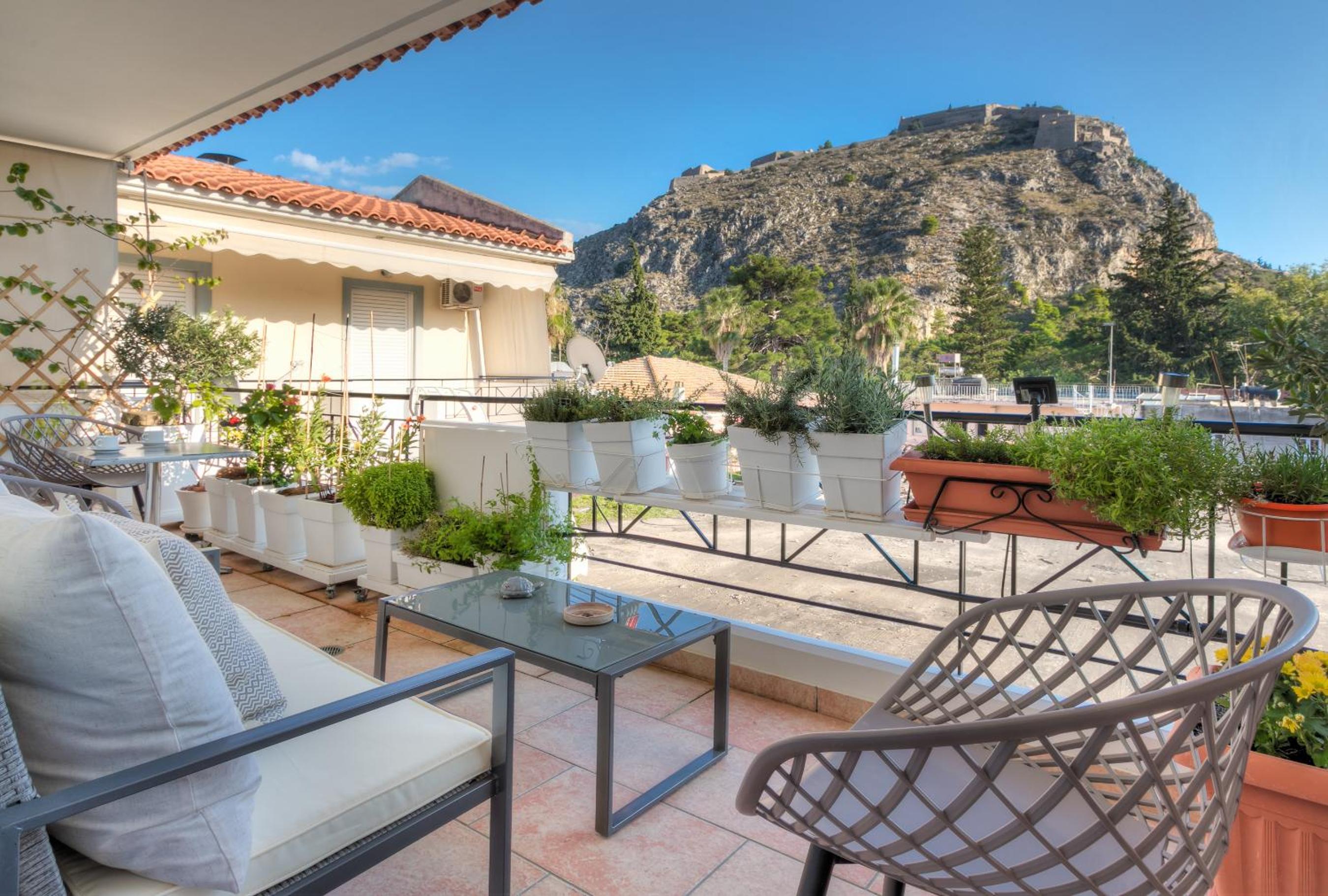 City apartment with private parking photo 4