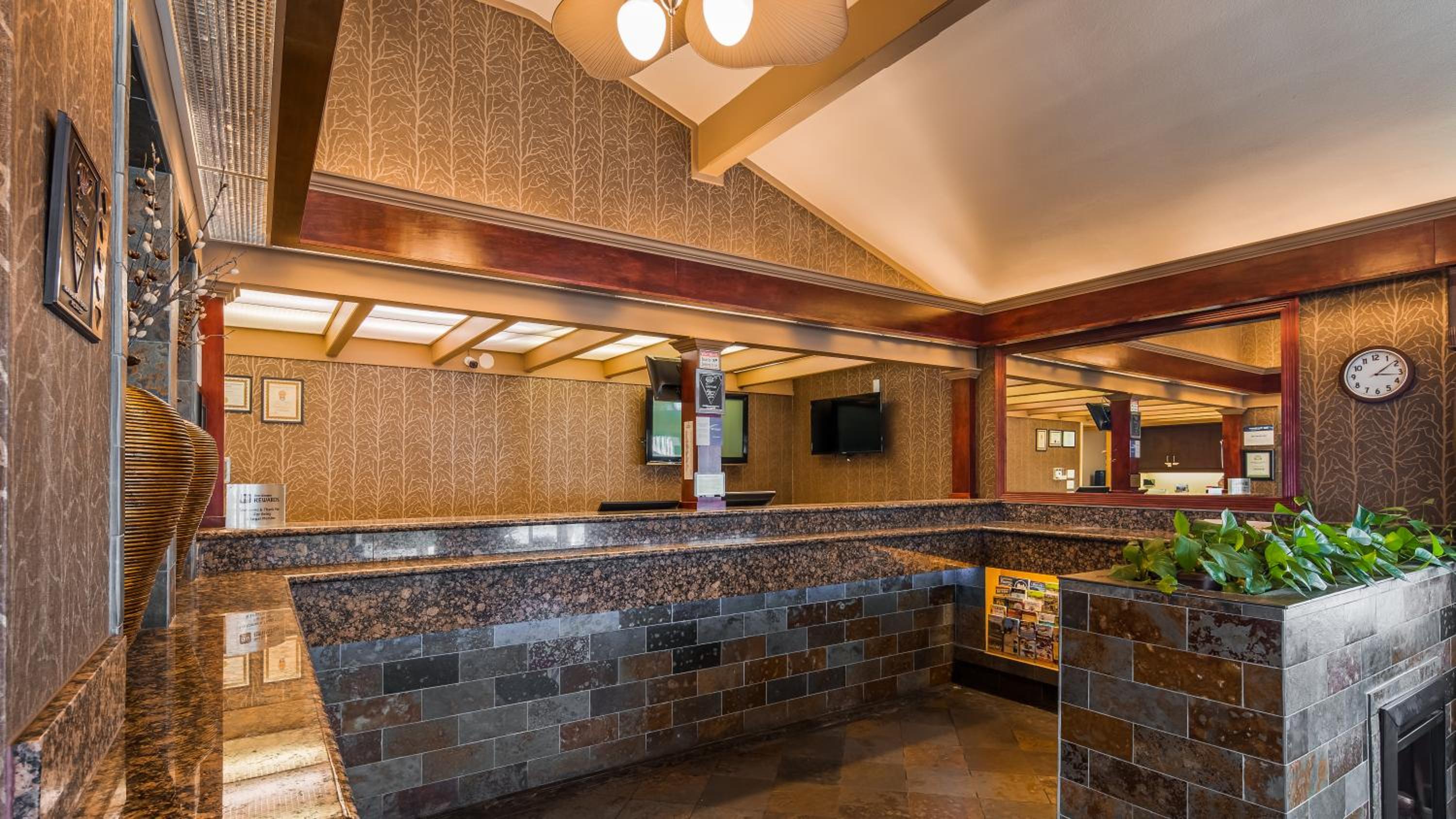Roseburg Vacations - Best Western Garden Villa Inn - Property Image 9