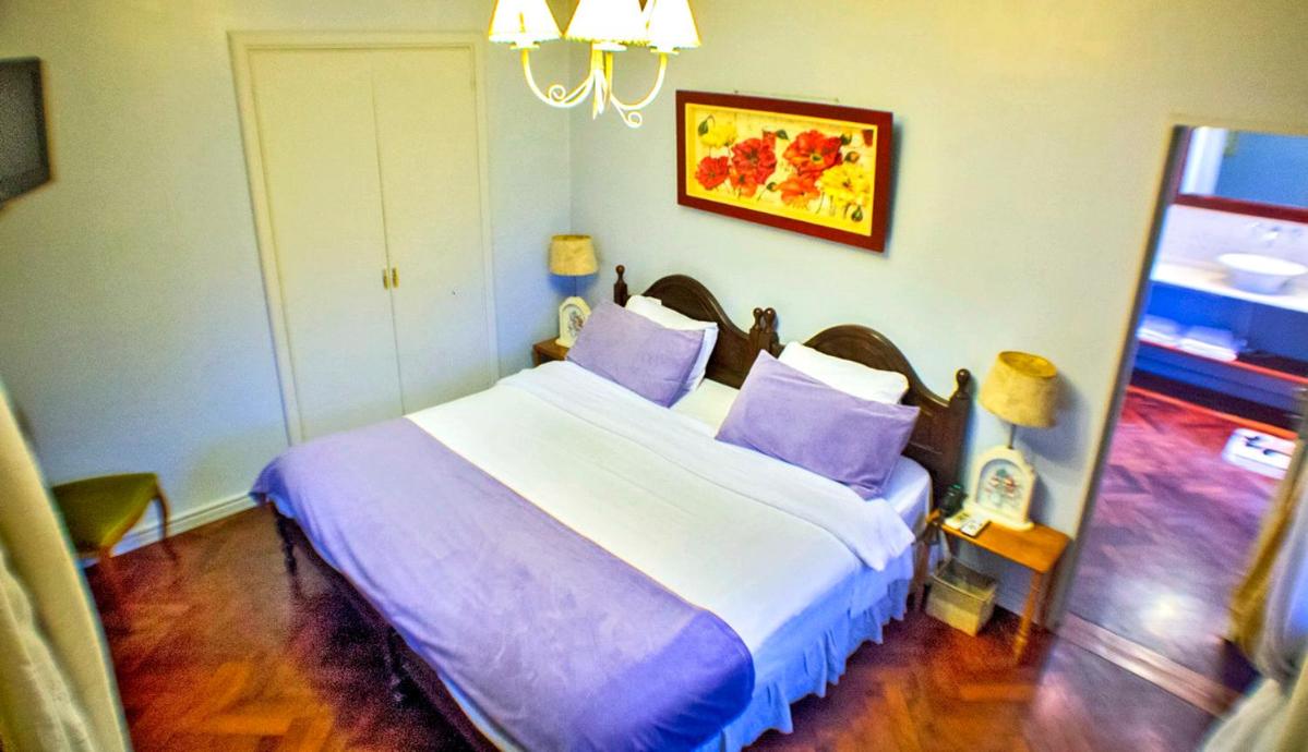Bernie's Bed & Breakfast , A 3 KILOMETROS DEL AEROP EZEIZA, VAN ,IN-OUT, FREE EZEIZA AIRPORT