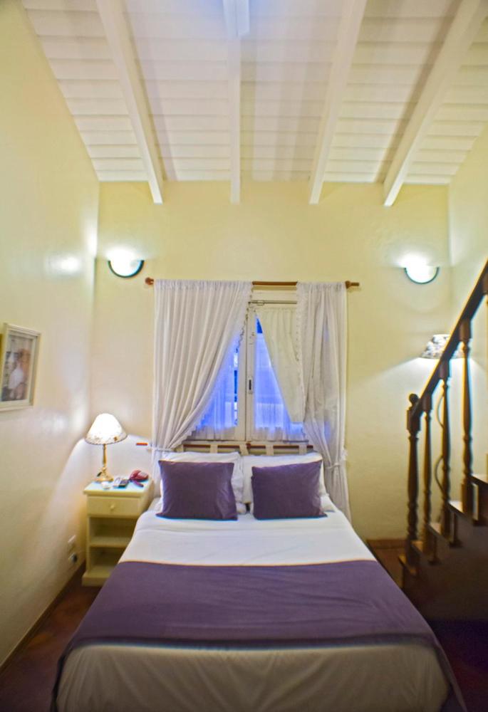 Bernie's Bed & Breakfast , A 3 KILOMETROS DEL AEROP EZEIZA, VAN ,IN-OUT, FREE EZEIZA AIRPORT