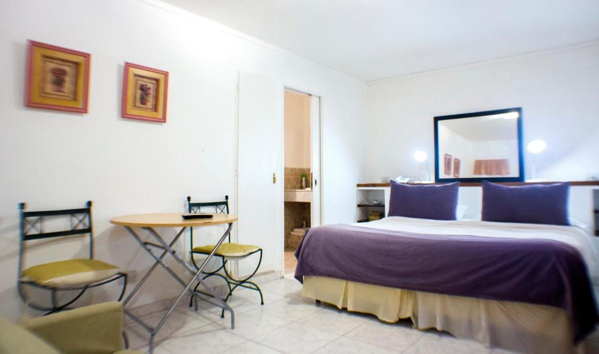 Bernie's Bed & Breakfast , A 3 KILOMETROS DEL AEROP EZEIZA, VAN ,IN-OUT, FREE EZEIZA AIRPORT