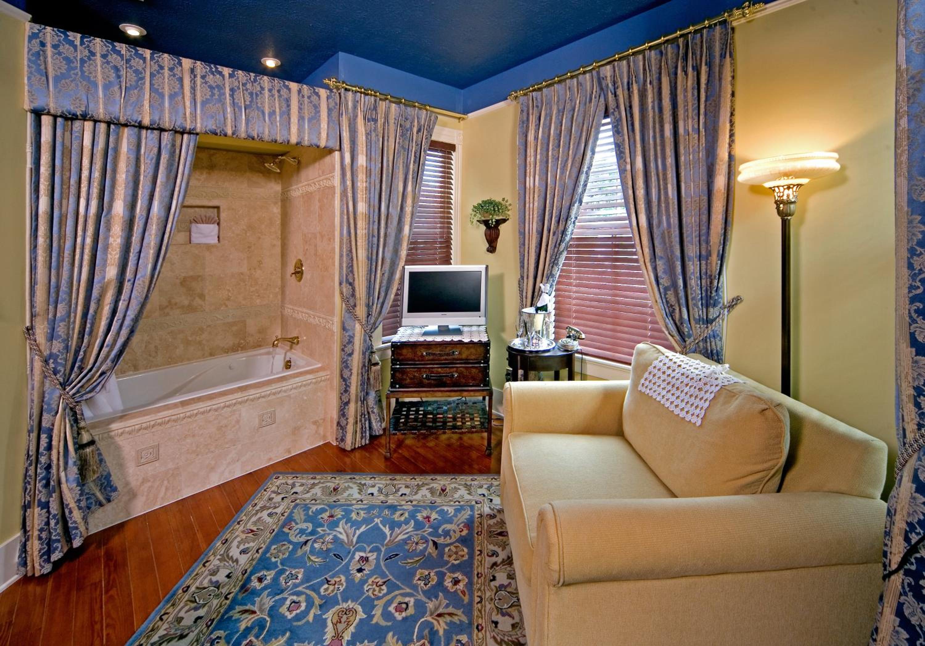 Cedar House Inn