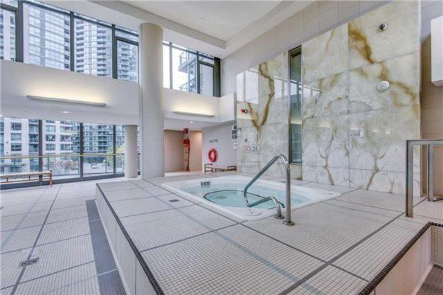 Lakefront living Downtown Toronto - Free Parking, Gym, Indoor Pool