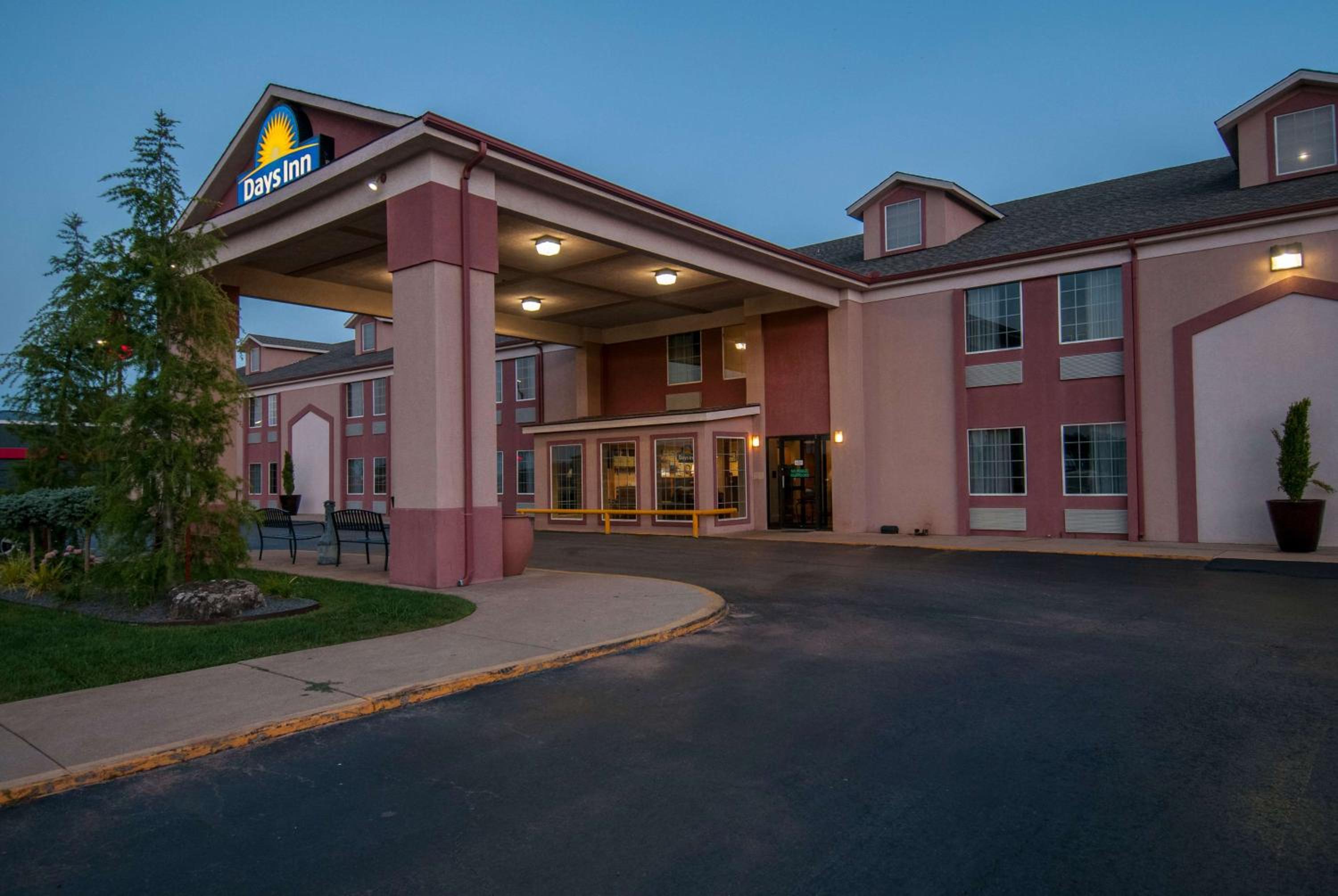 Days Inn by Wyndham Pauls Valley view 3
