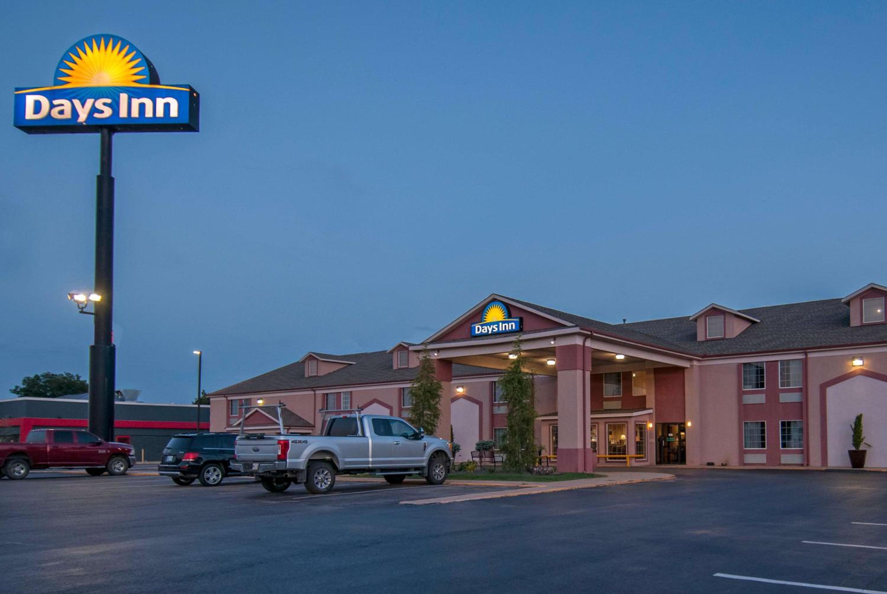 Days Inn by Wyndham Pauls Valley view 4