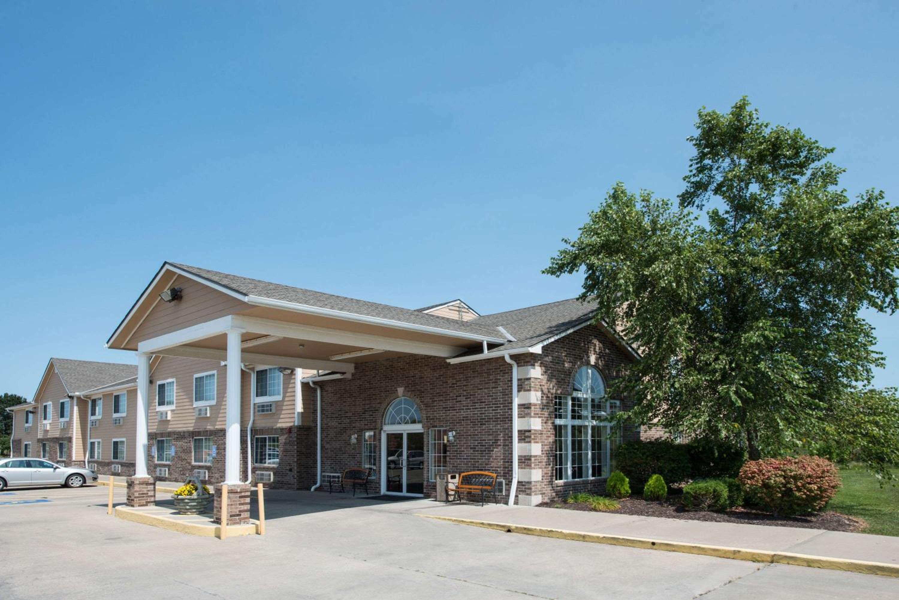 Super 8 by Wyndham Richmond view 2