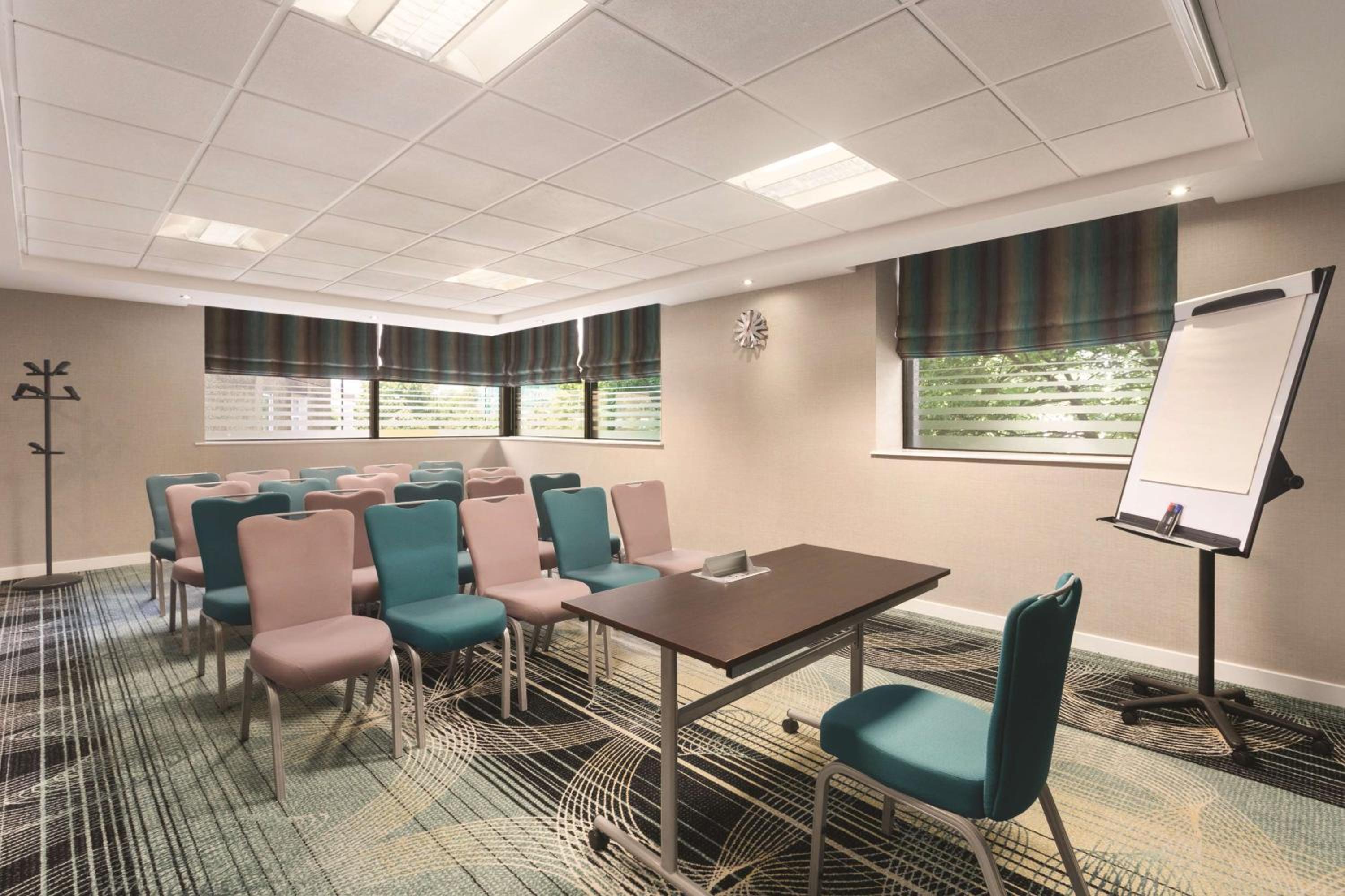 Coventry Vacations - Ramada Hotel  Suites by Wyndham Coventry - Property Image 18