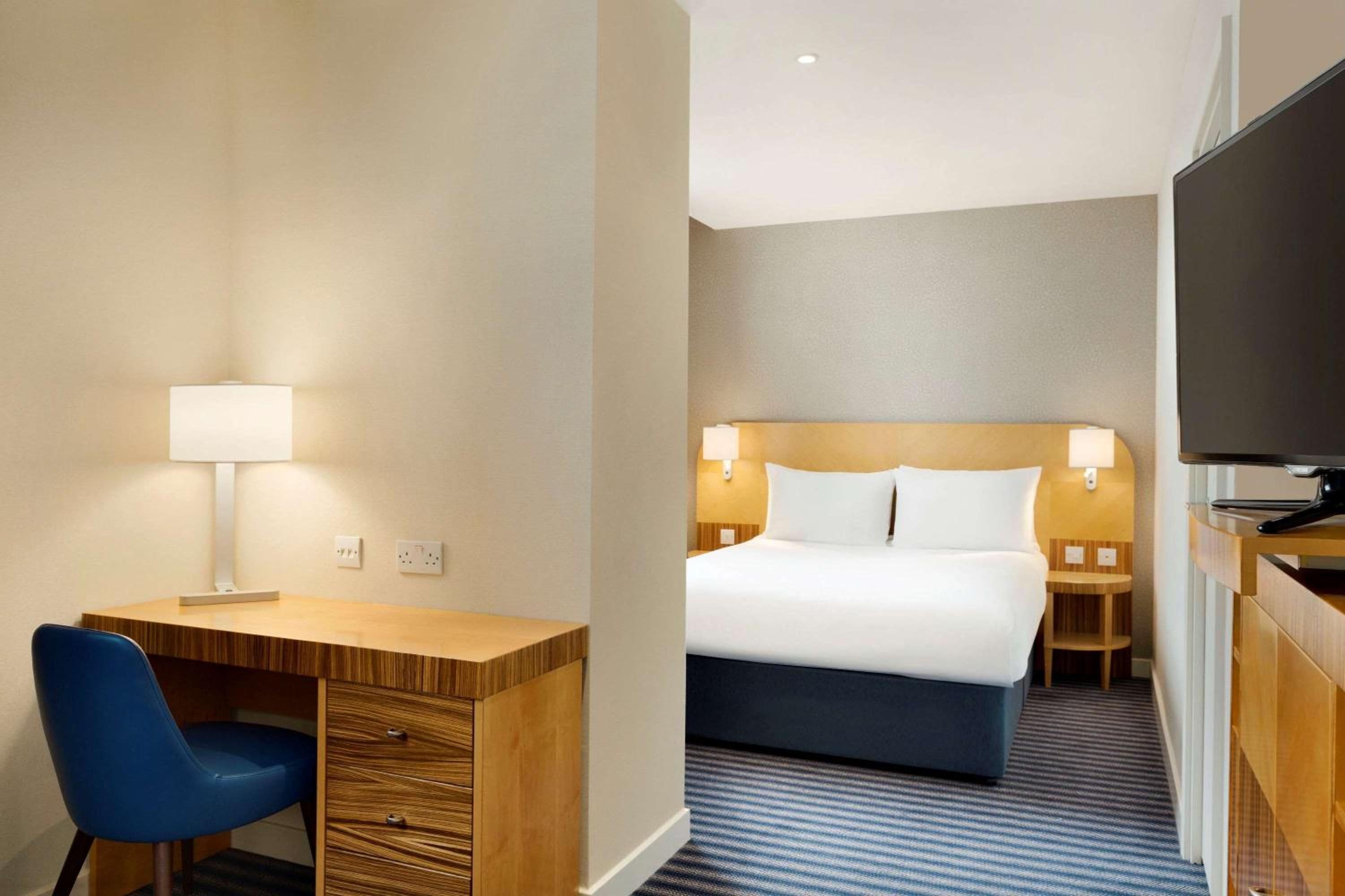 Coventry Vacations - Ramada Hotel  Suites by Wyndham Coventry - Property Image 12