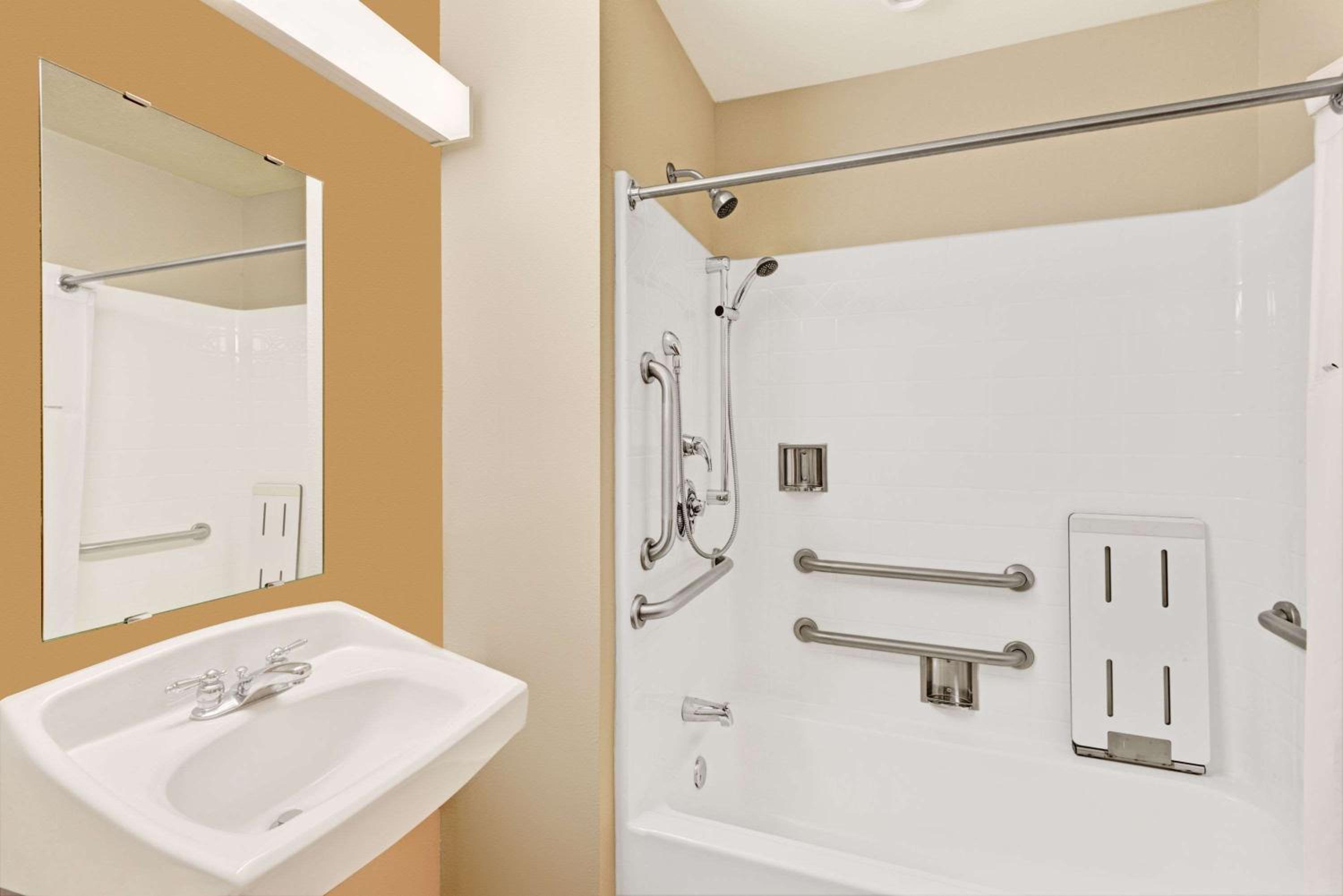 New York City Vacations - York Microtel Inn  Suites by Wyndham - Property Image 5