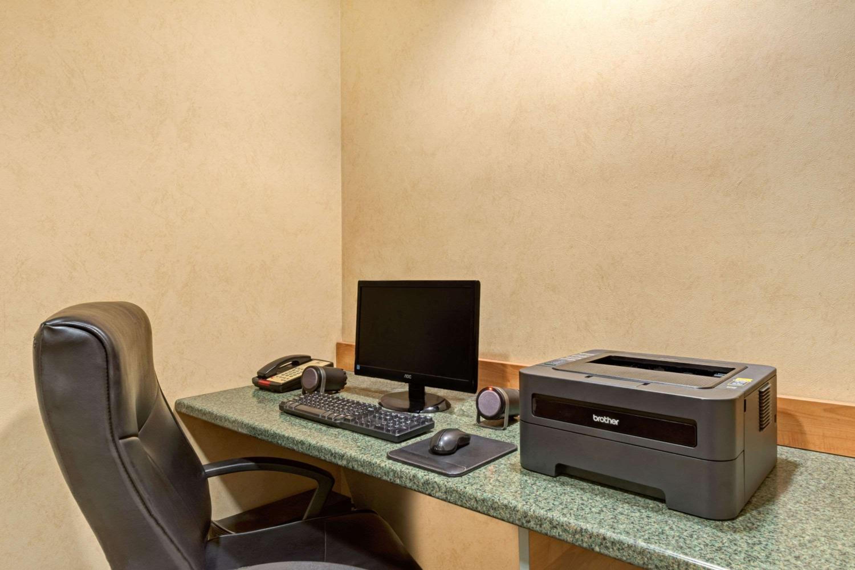 New York City Vacations - York Microtel Inn  Suites by Wyndham - Property Image 12