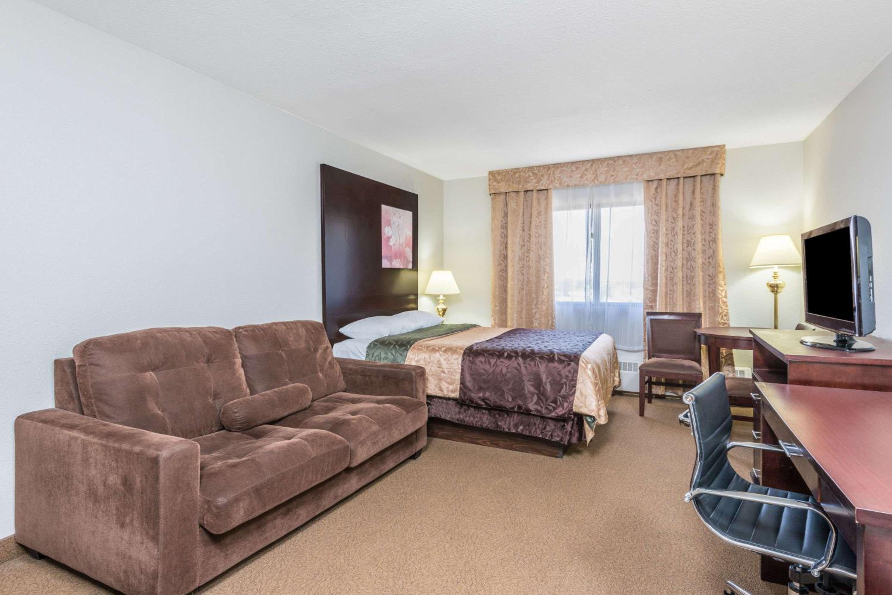 Super 8 by Wyndham Innisfail - Property Image 1