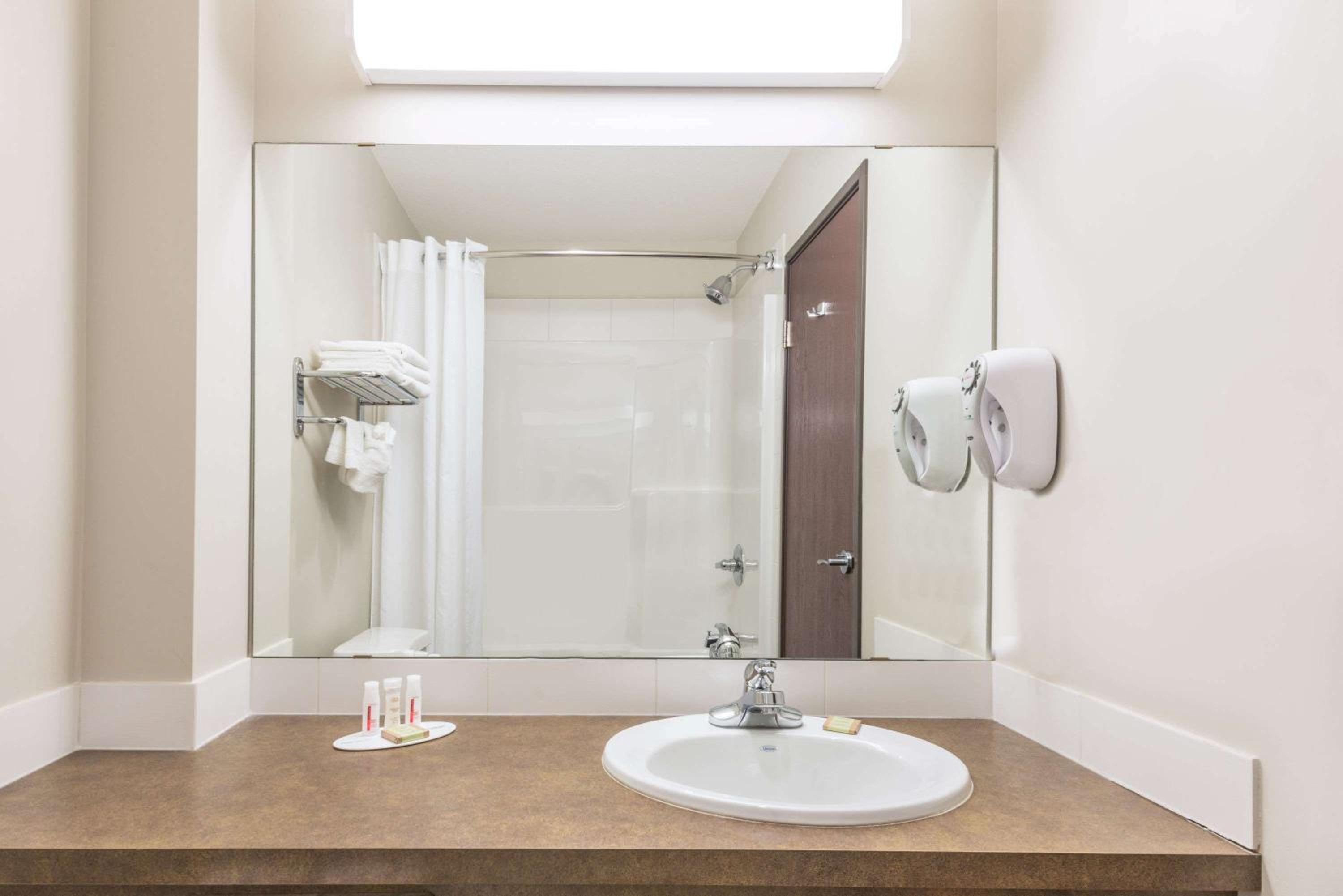 Super 8 by Wyndham Innisfail - Property Image 24