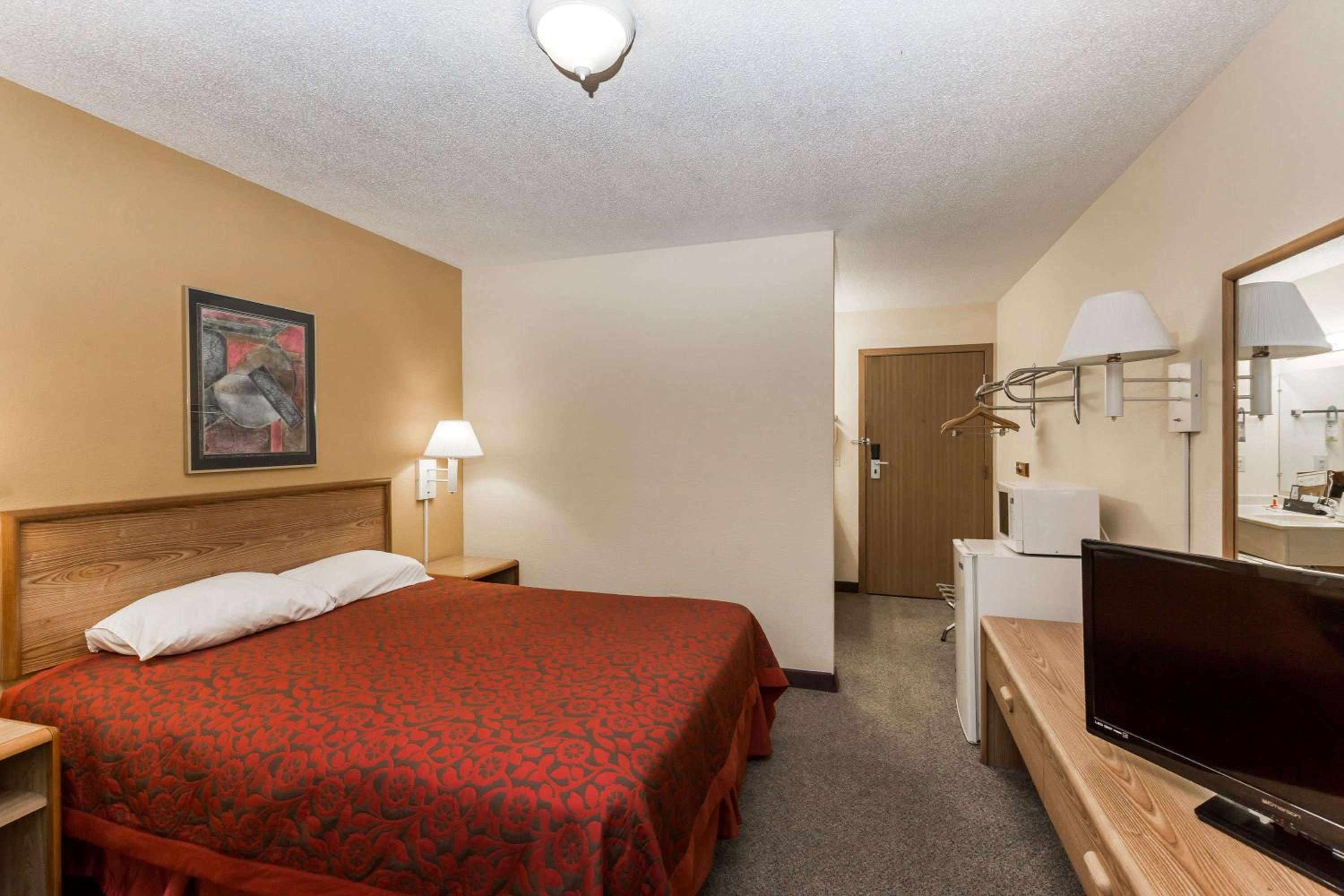 Days Inn by Wyndham Atlantic - Property Image 8