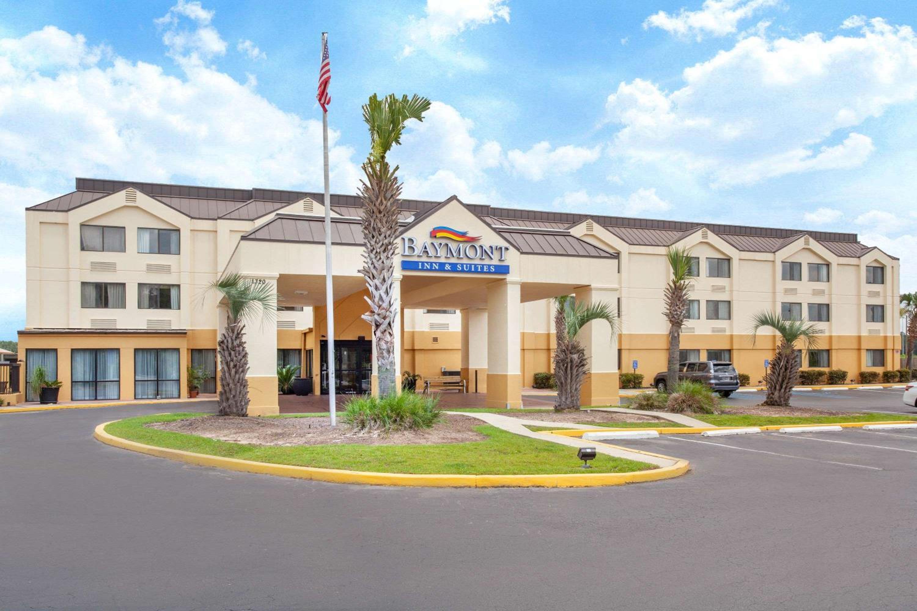 Mobile Vacations - Baymont by Wyndham Saraland - Property Image 1