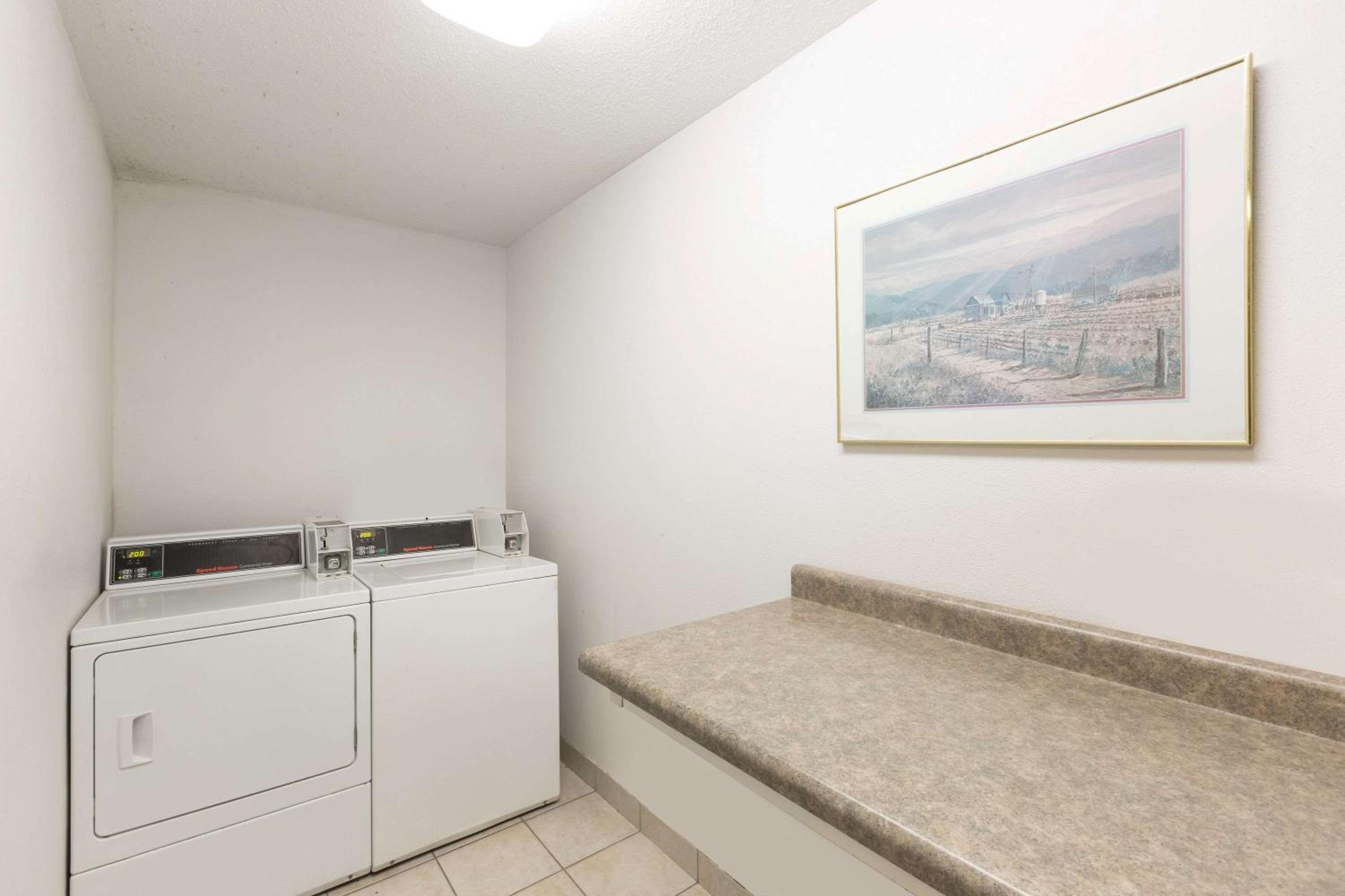 Days Inn by Wyndham Atlantic - Property Image 6