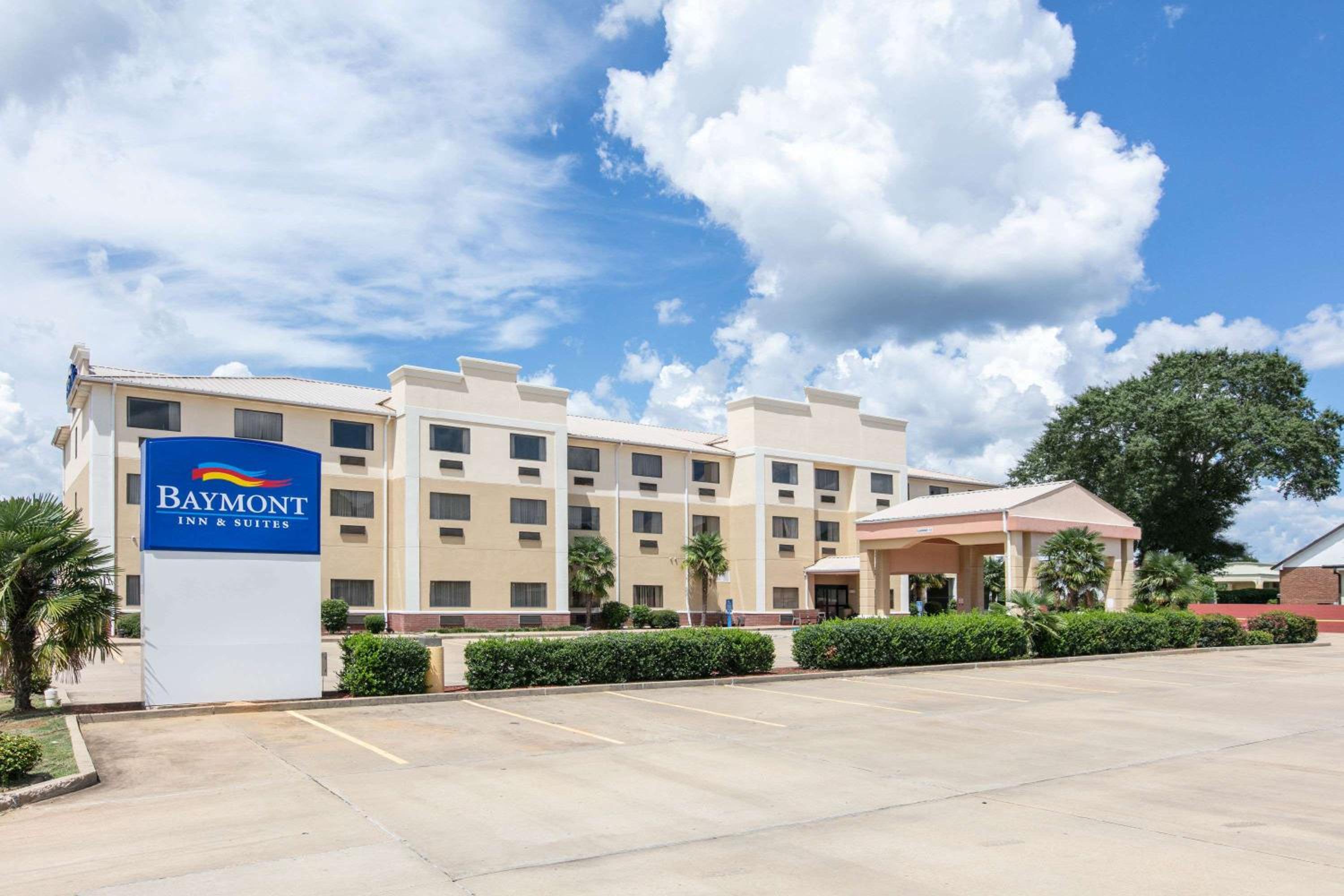 McComb Vacations - Baymont by Wyndham McComb - Property Image 1