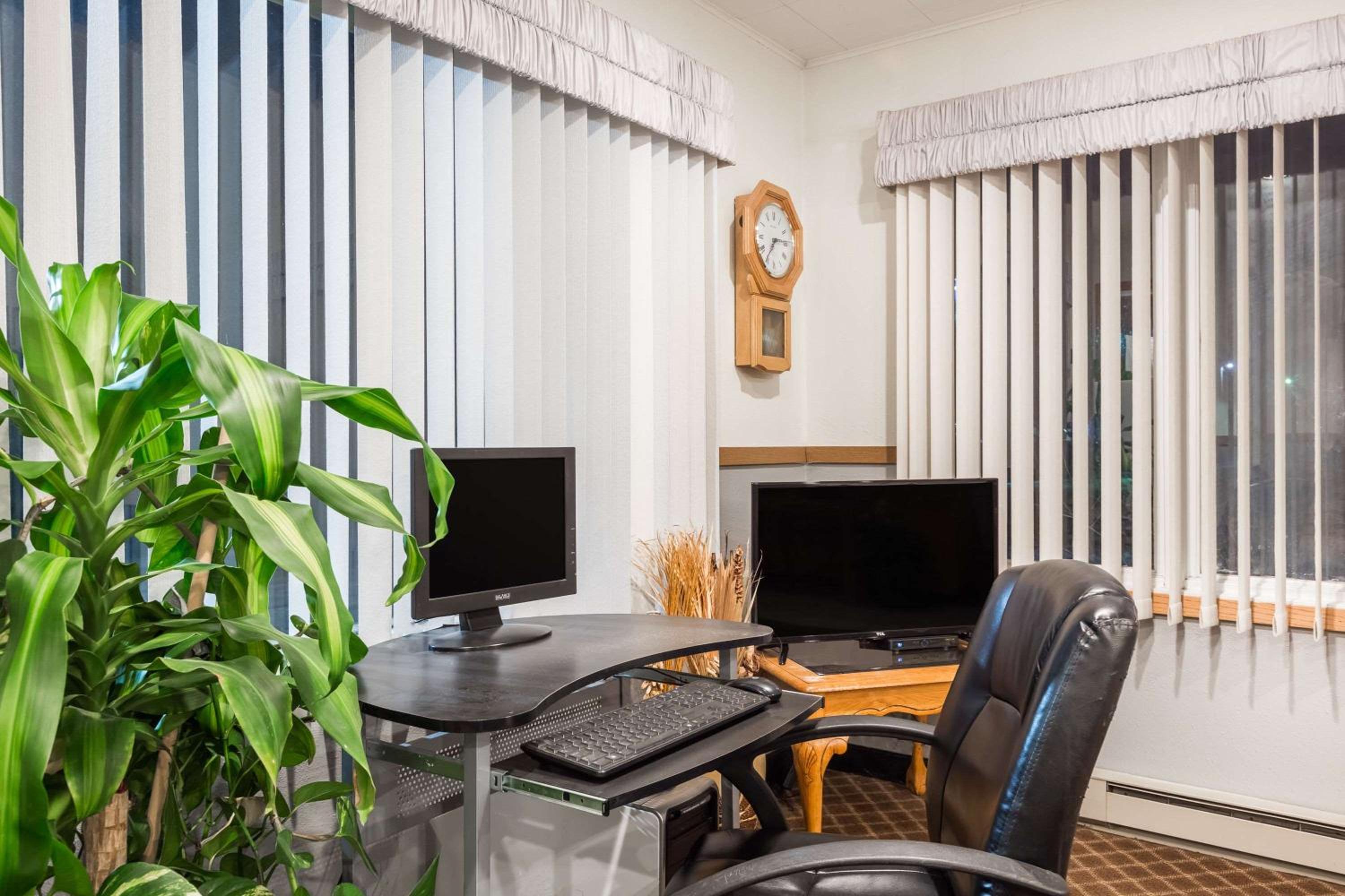 Days Inn by Wyndham Atlantic - Property Image 5