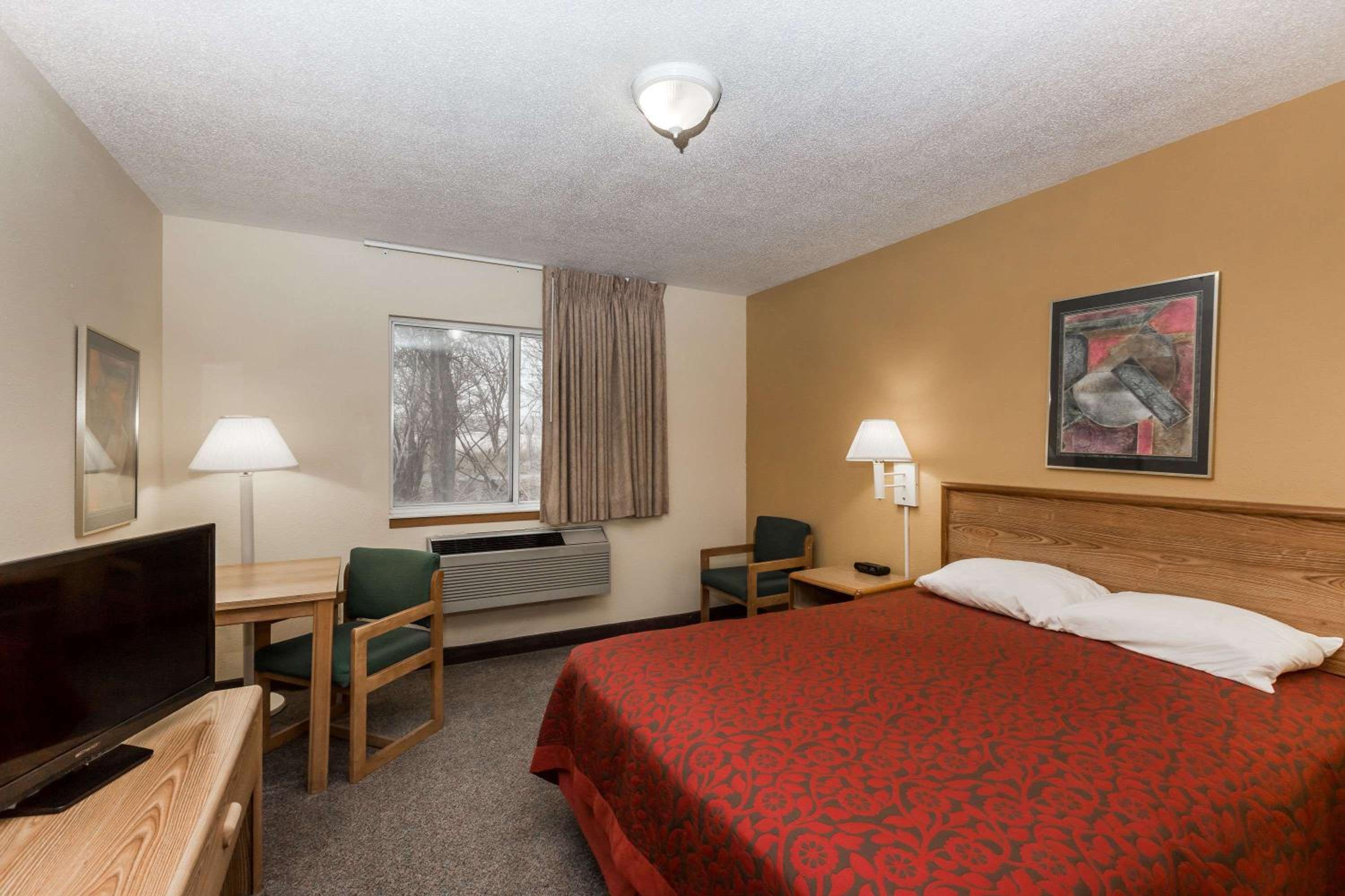 Days Inn by Wyndham Atlantic - Property Image 10