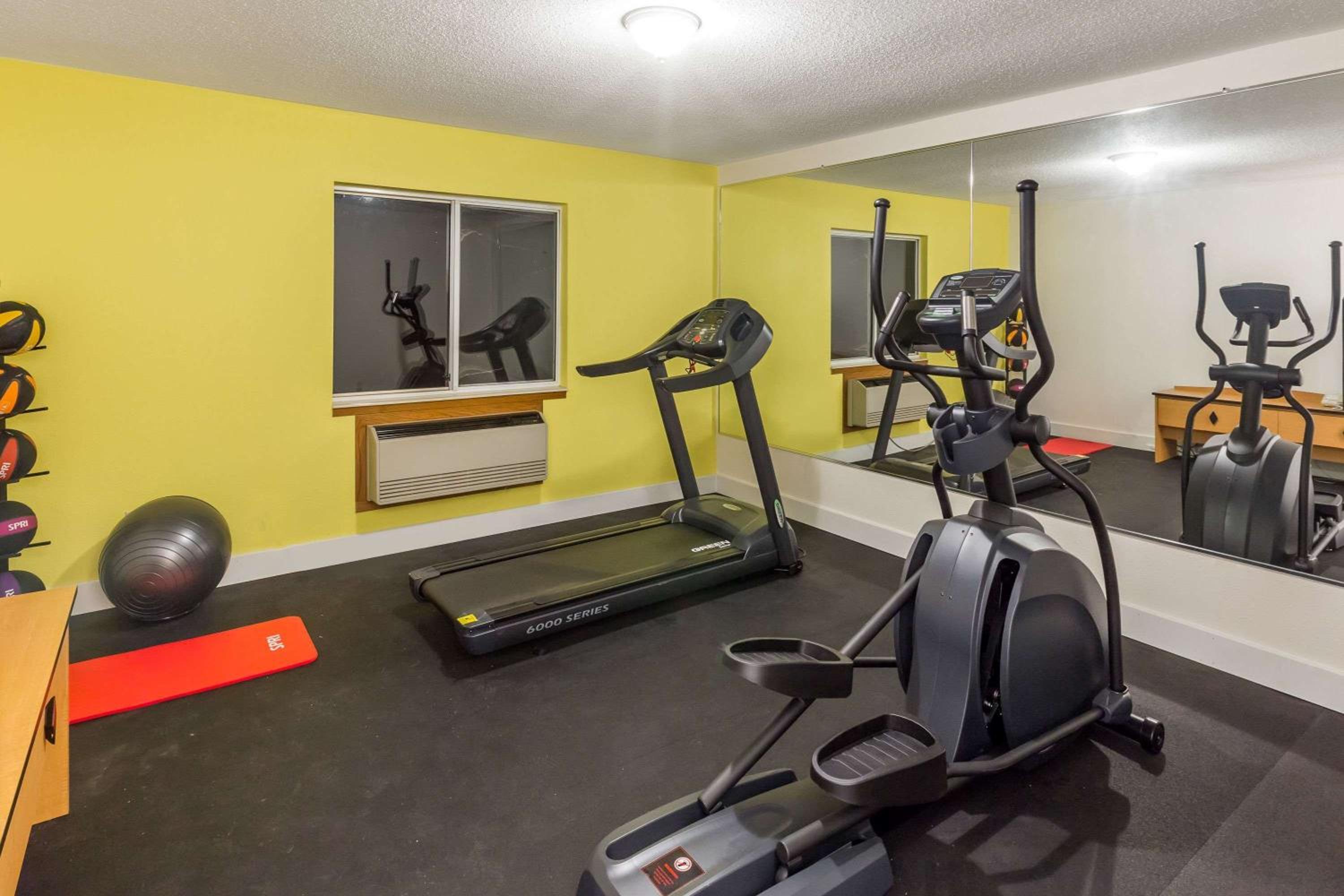 Days Inn by Wyndham Atlantic - Property Image 17