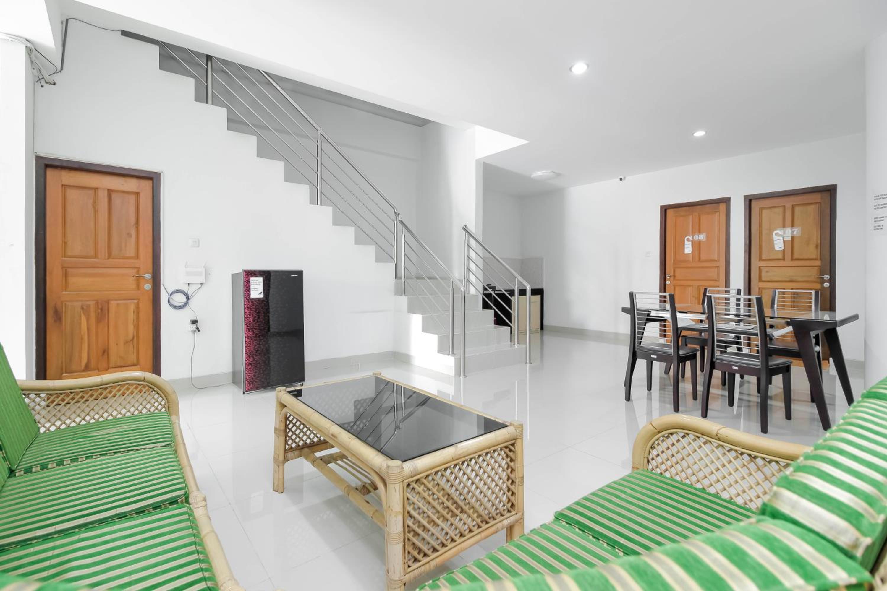 RedDoorz near Siloam Hospital Palembang