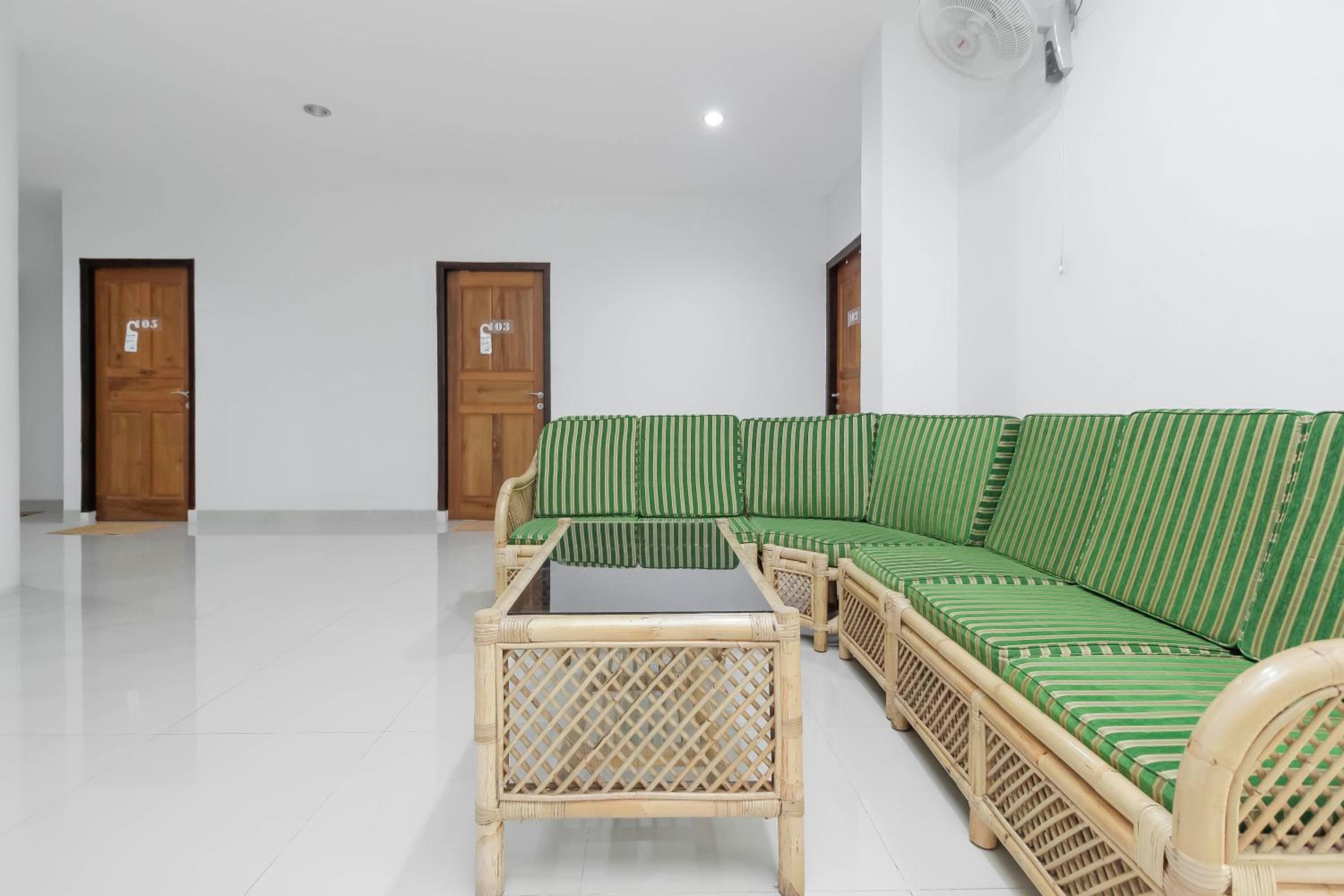 RedDoorz near Siloam Hospital Palembang