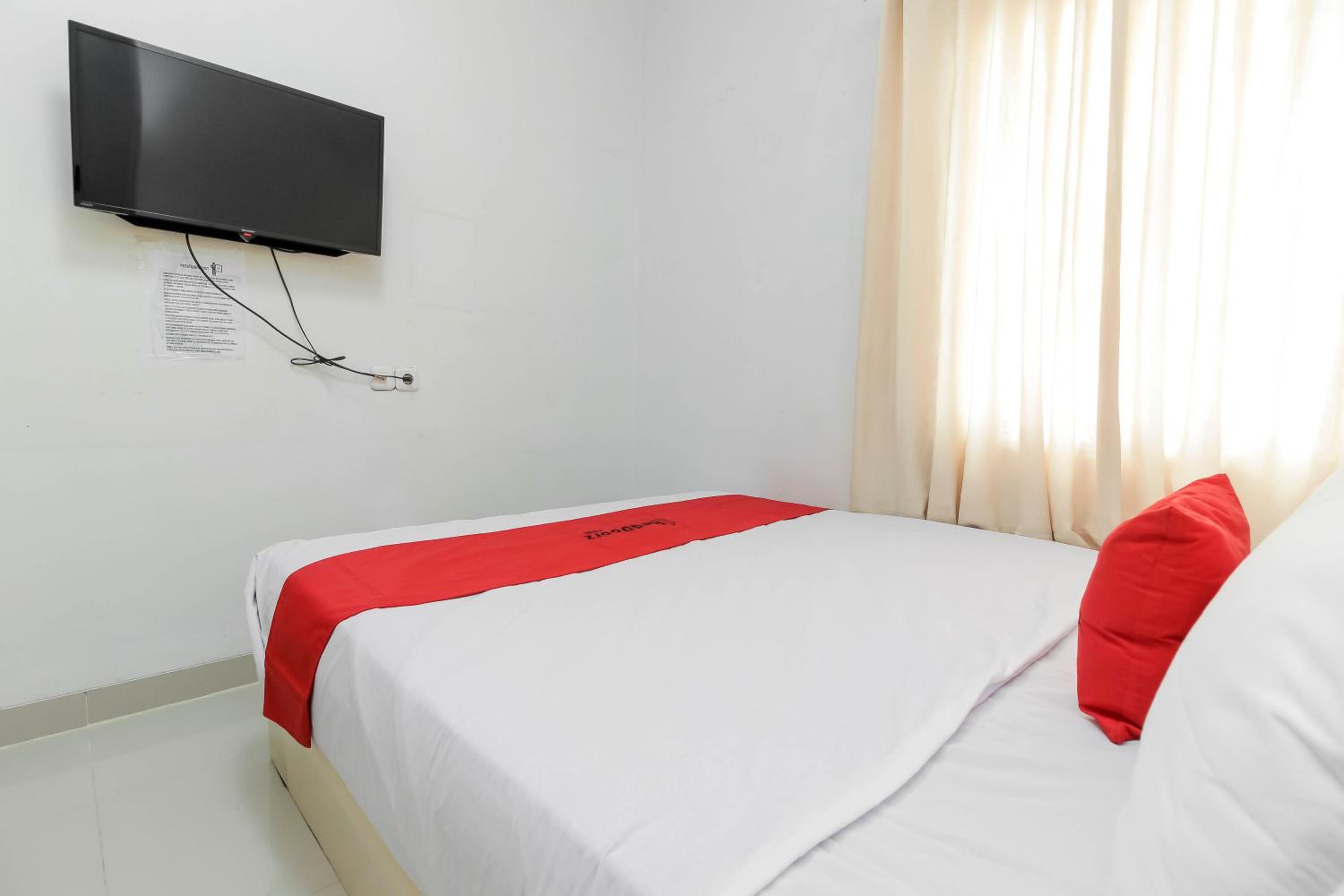 RedDoorz near Siloam Hospital Palembang