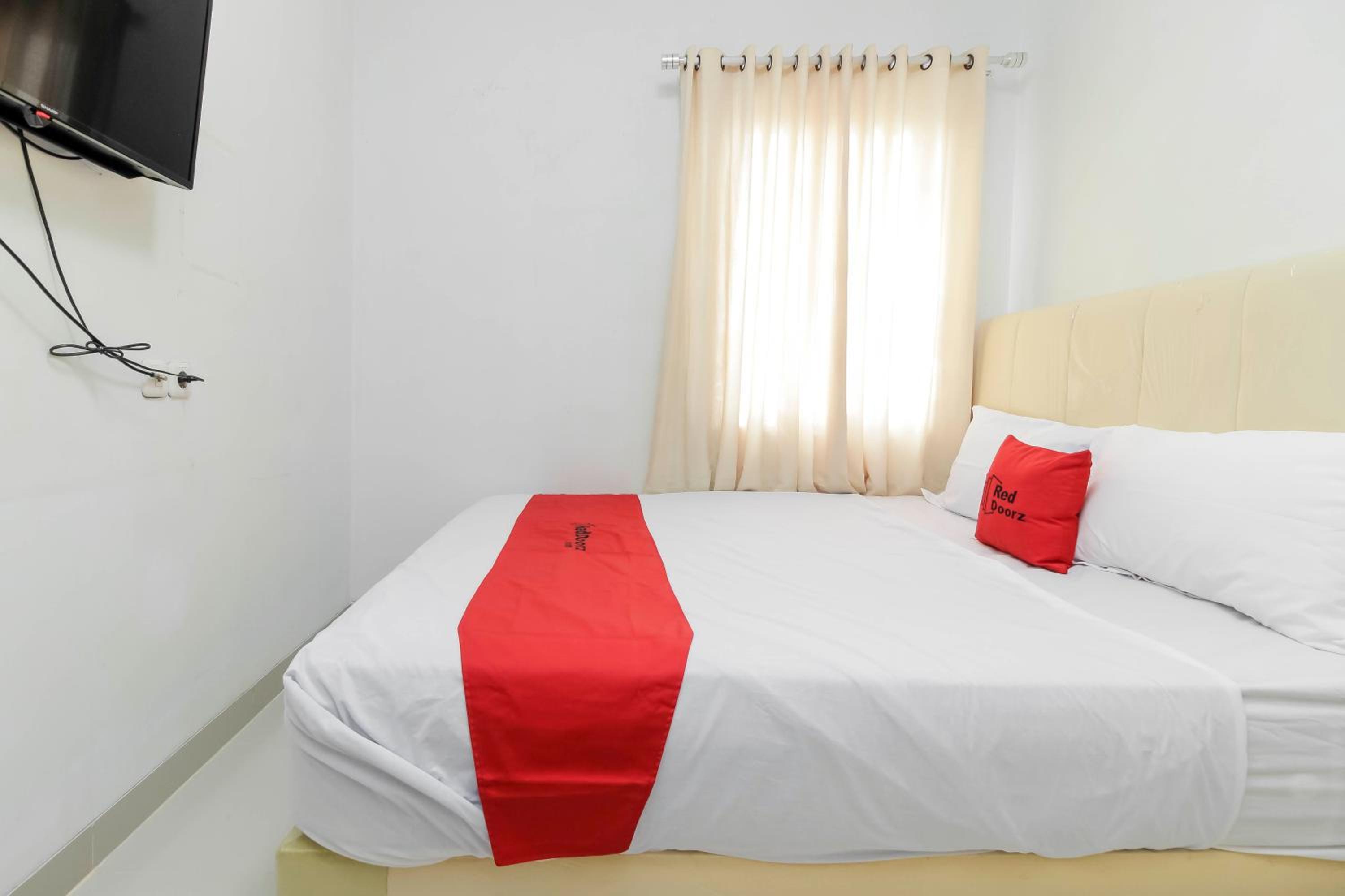 RedDoorz near Siloam Hospital Palembang