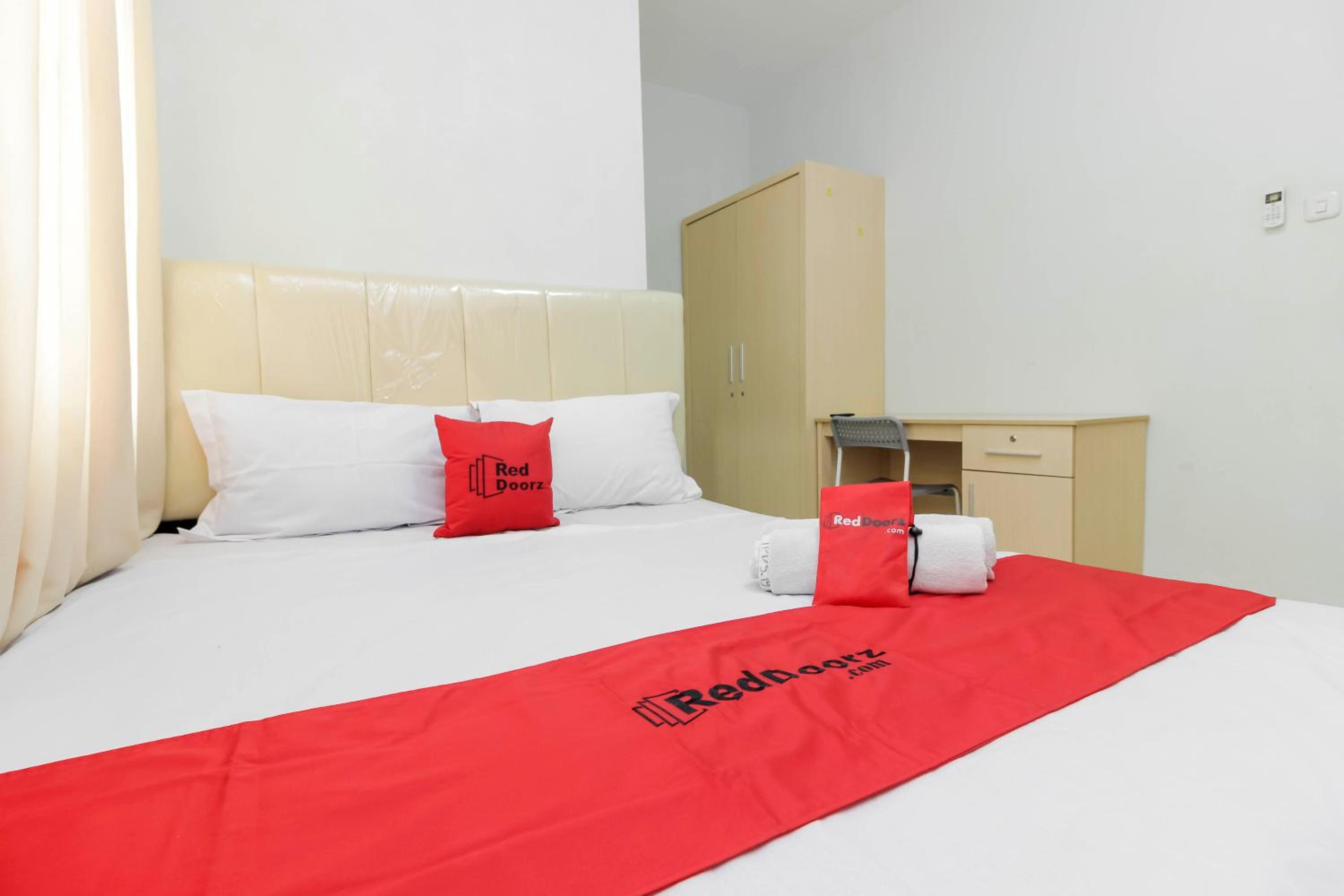 RedDoorz near Siloam Hospital Palembang