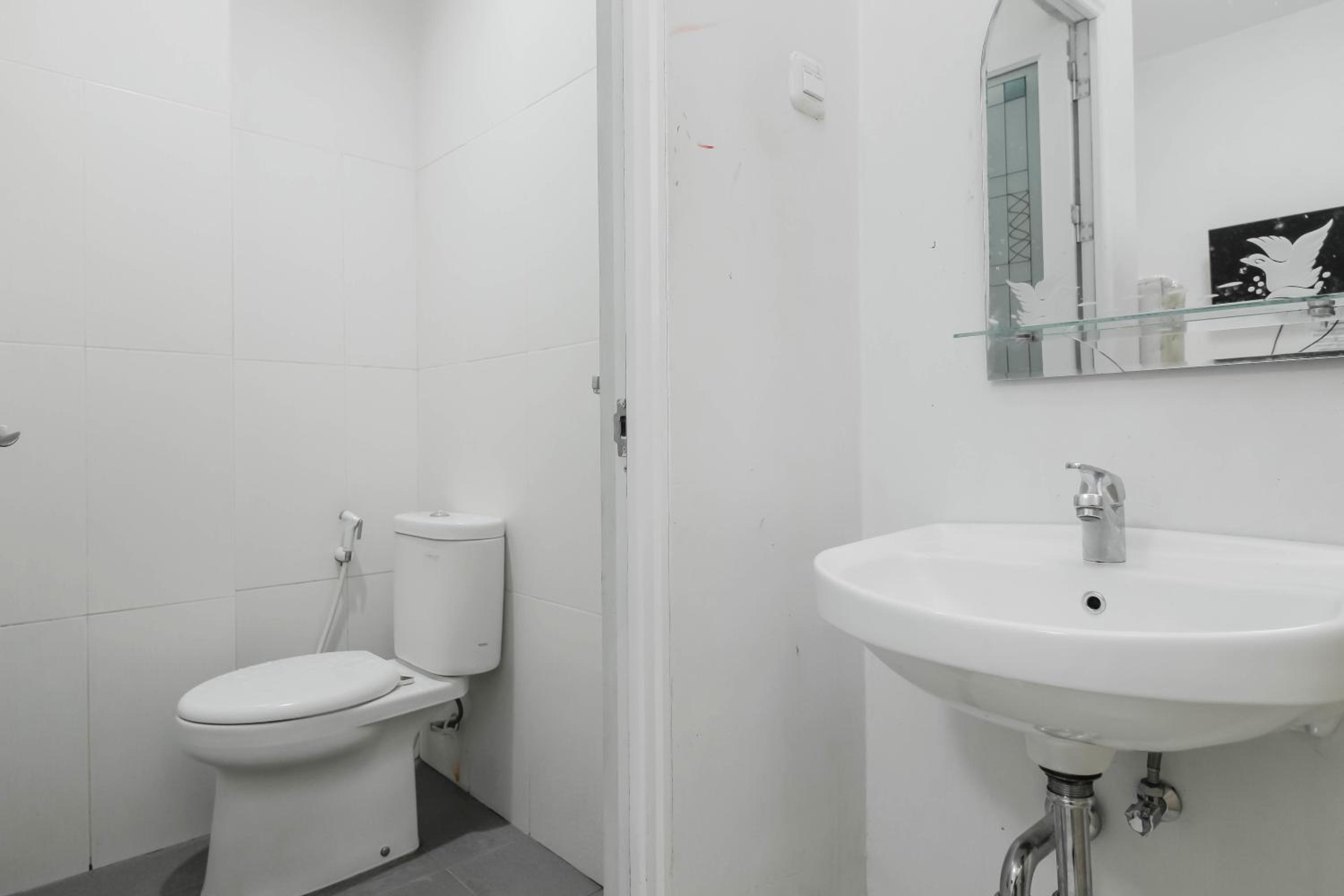RedDoorz near Siloam Hospital Palembang