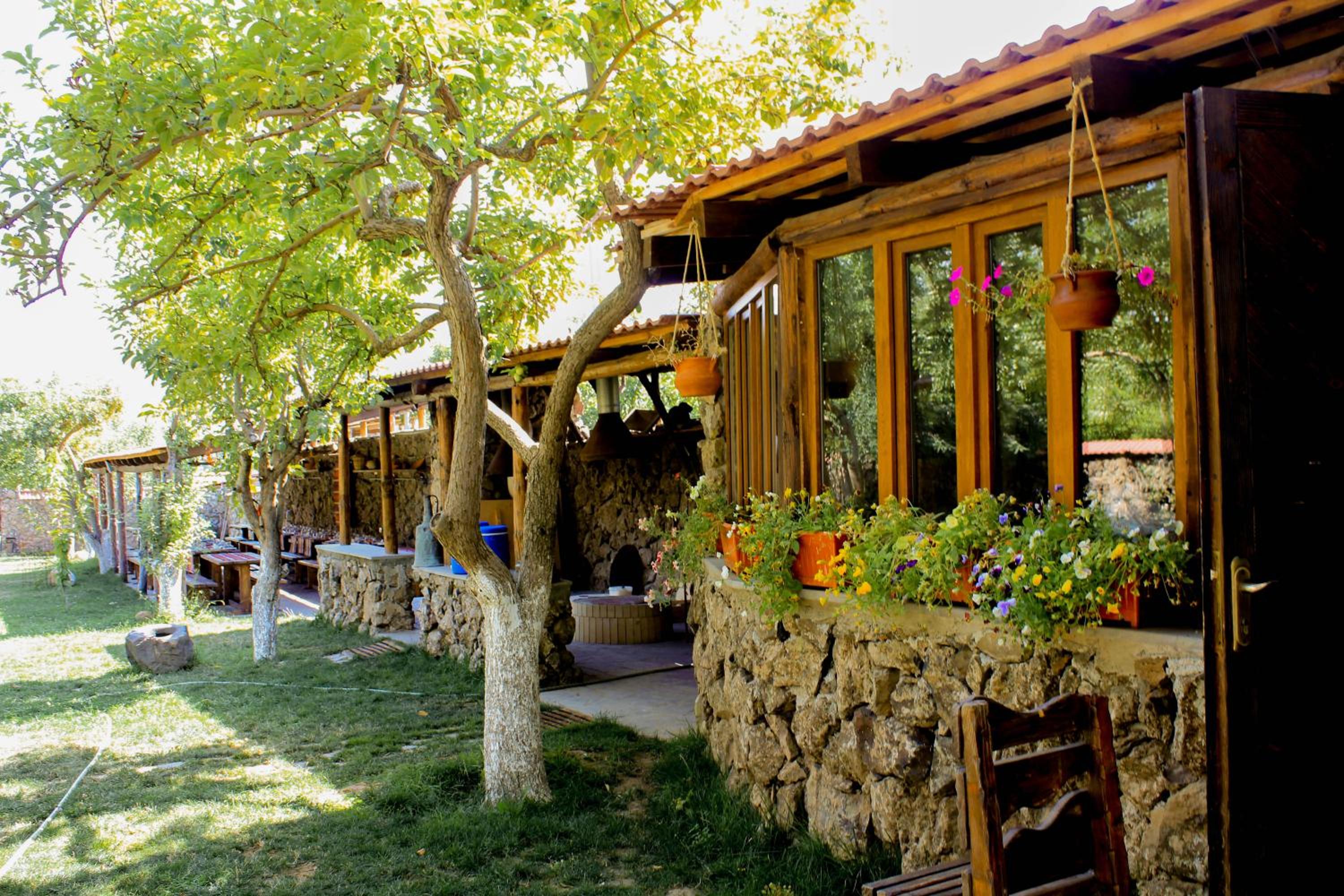 Garni HinYard