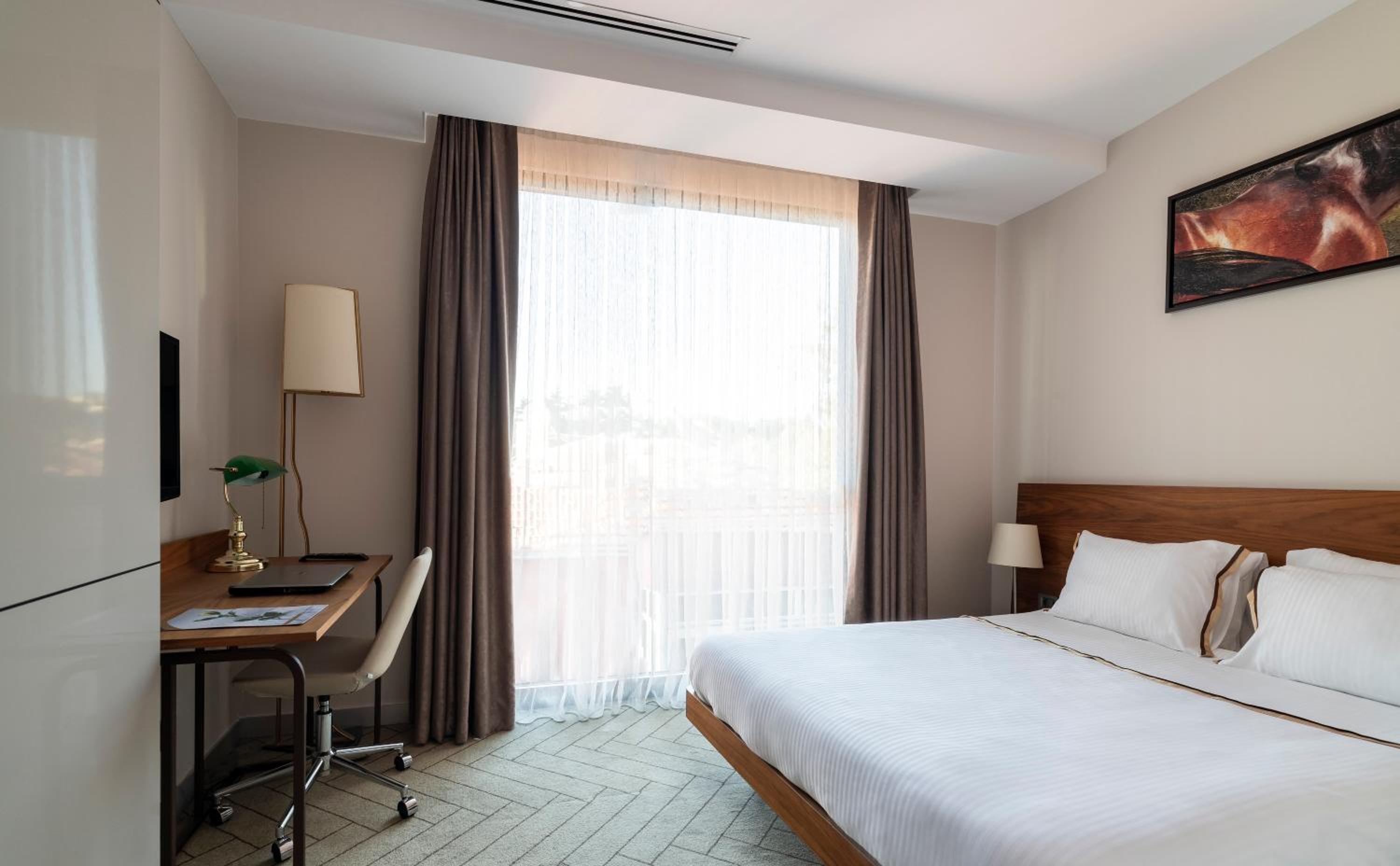 Upsuites Hotel - Image 9