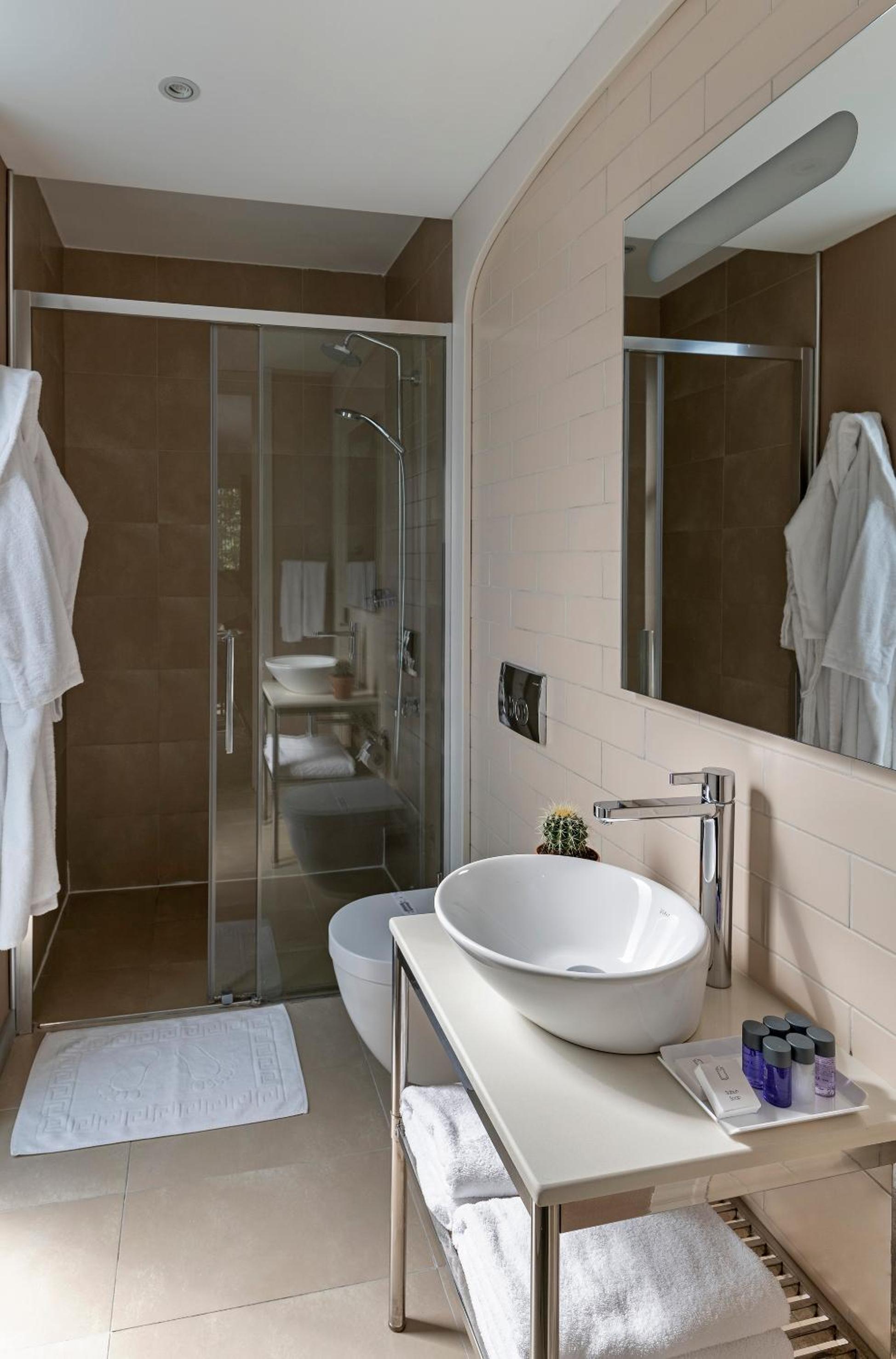 Upsuites Hotel - Image 8