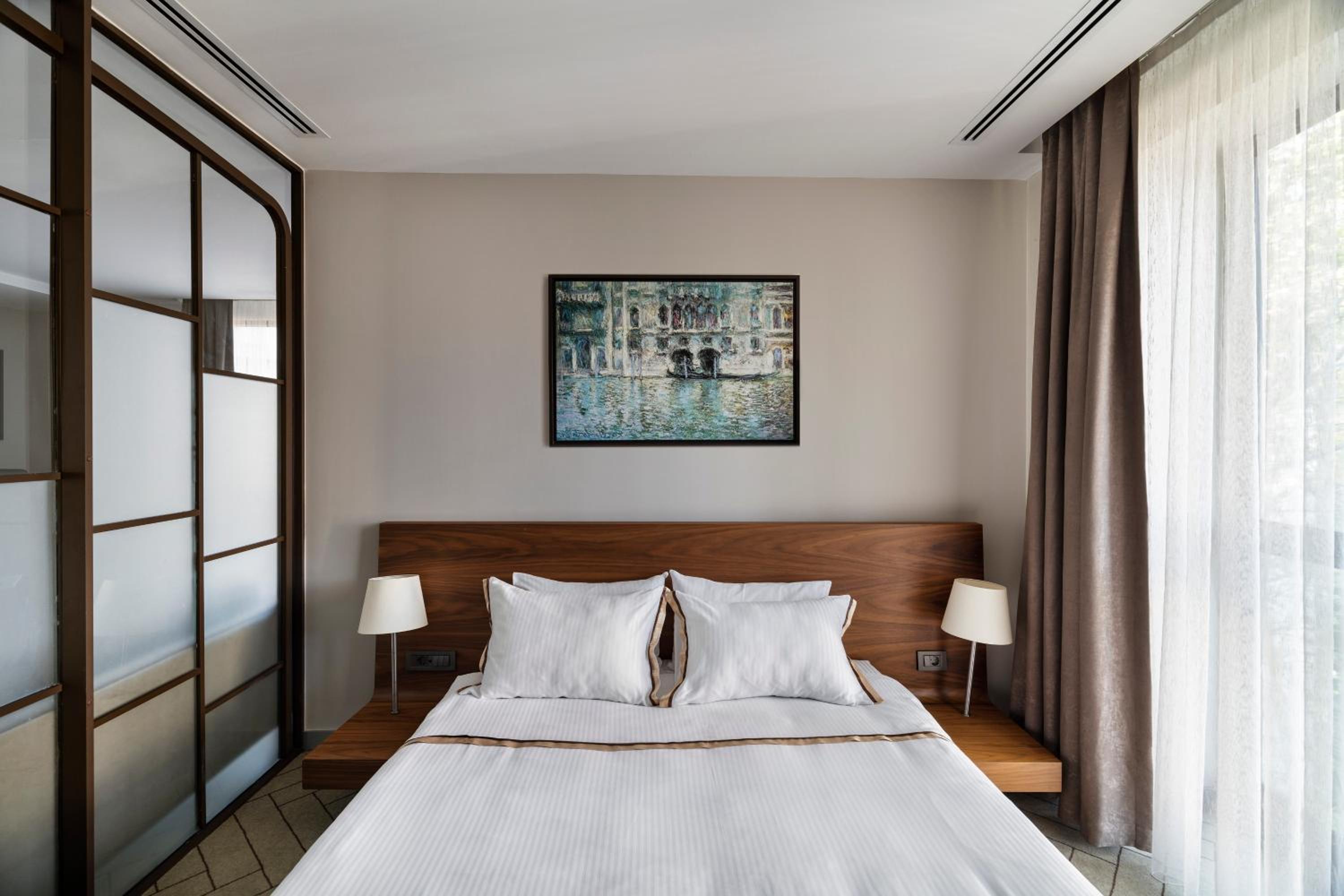 Upsuites Hotel - Image 6