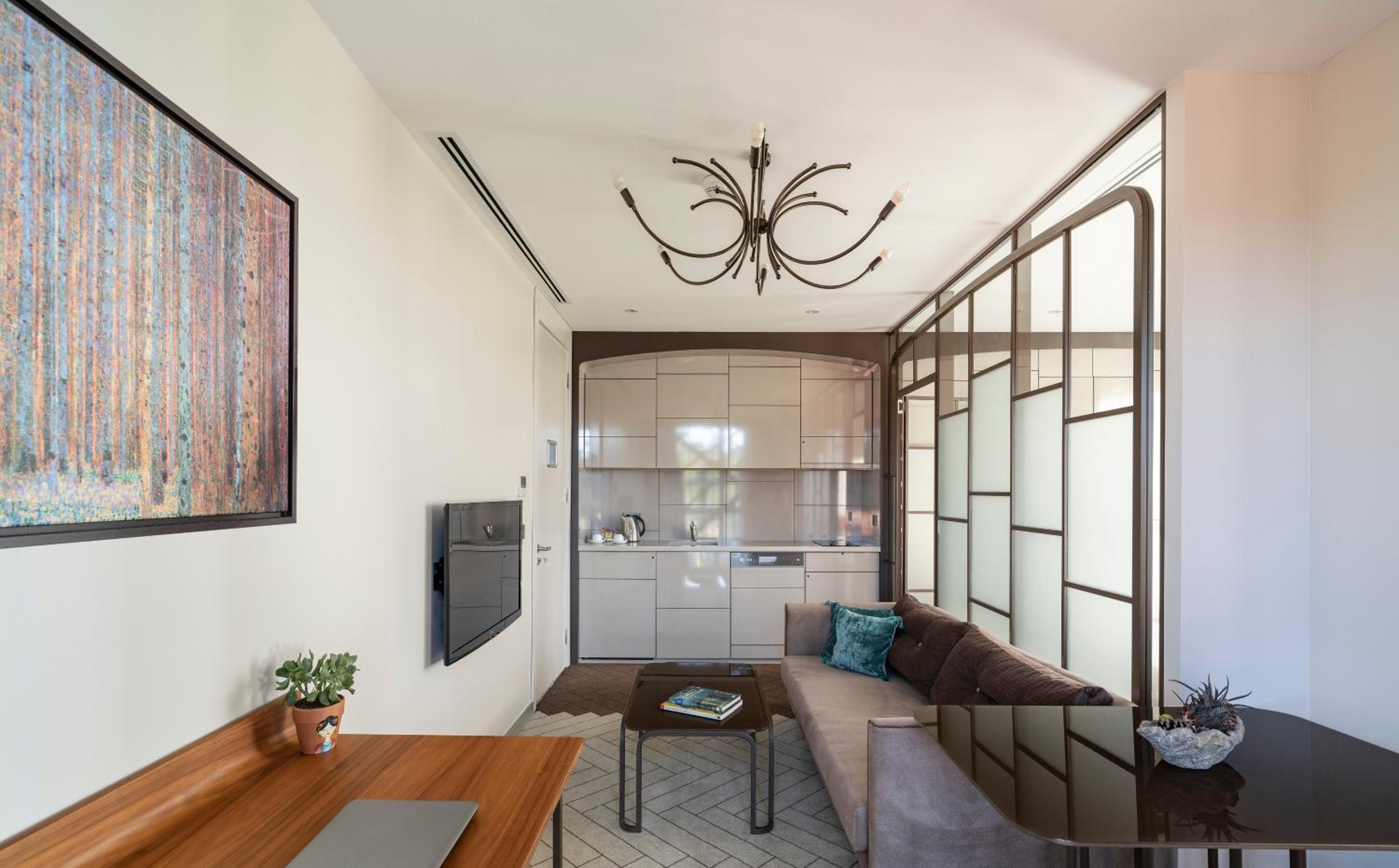 Upsuites Hotel - Image 12