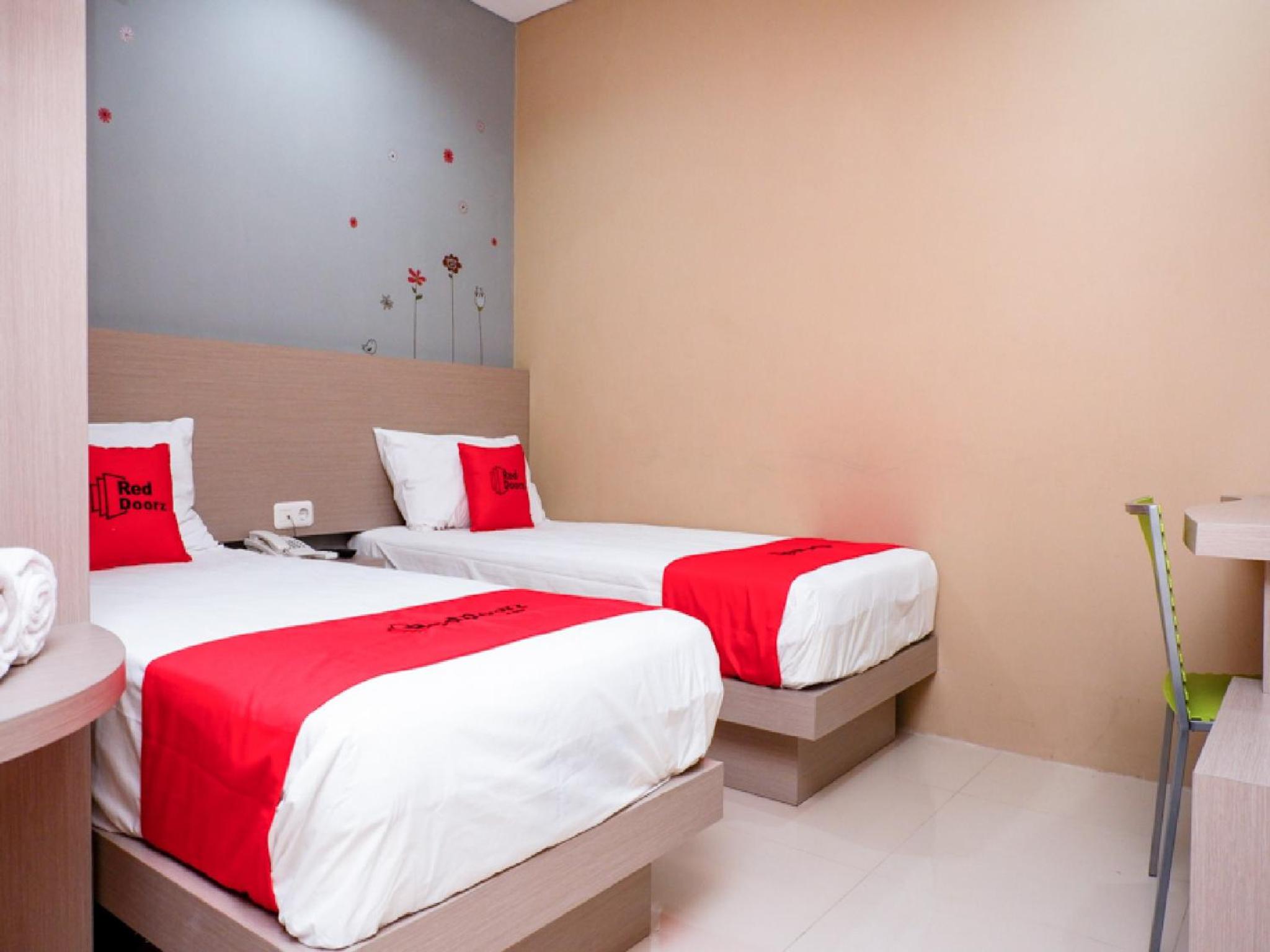 RedDoorz near Java Supermall Semarang view 2