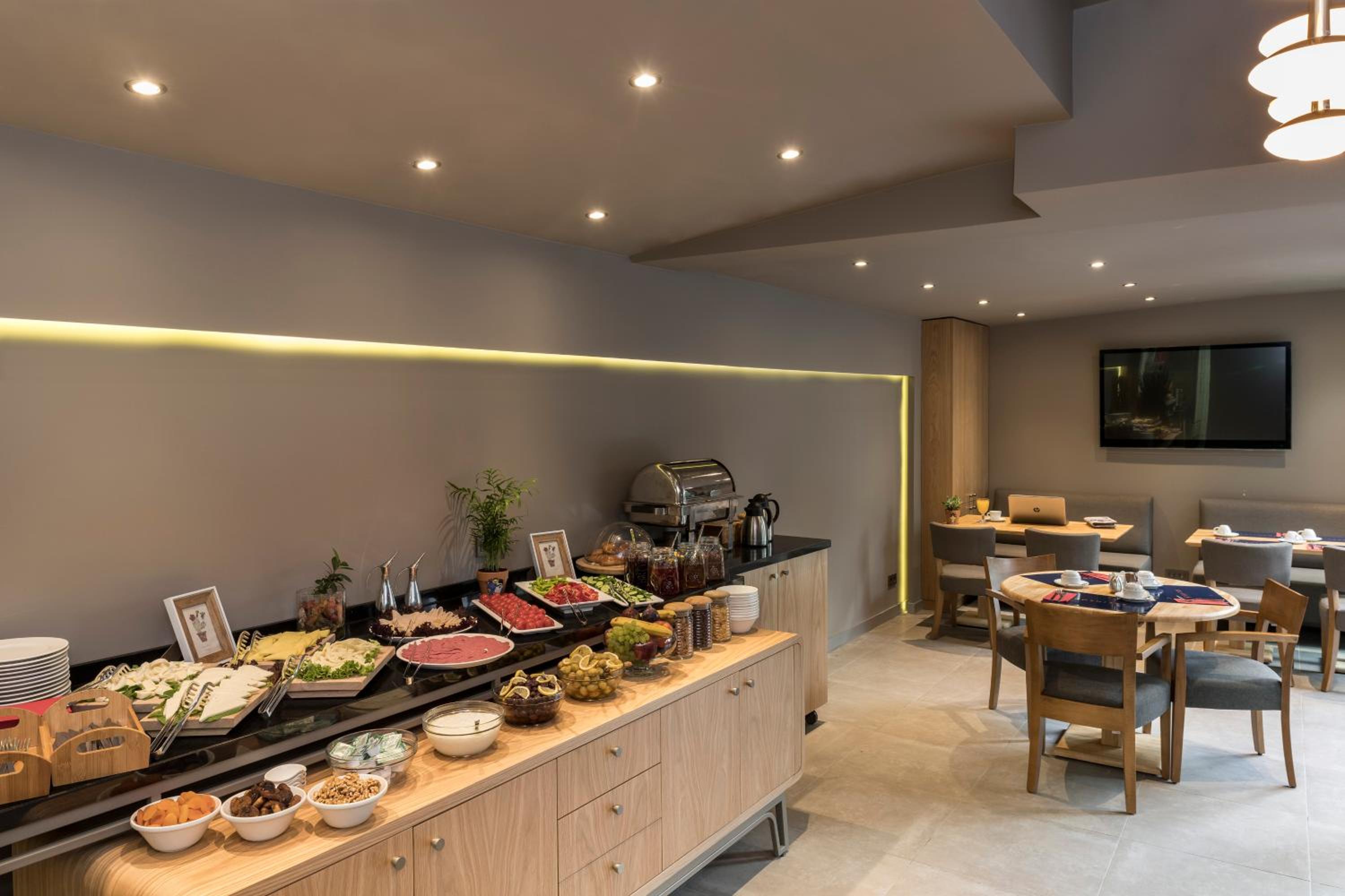 Upsuites Hotel - Image 25