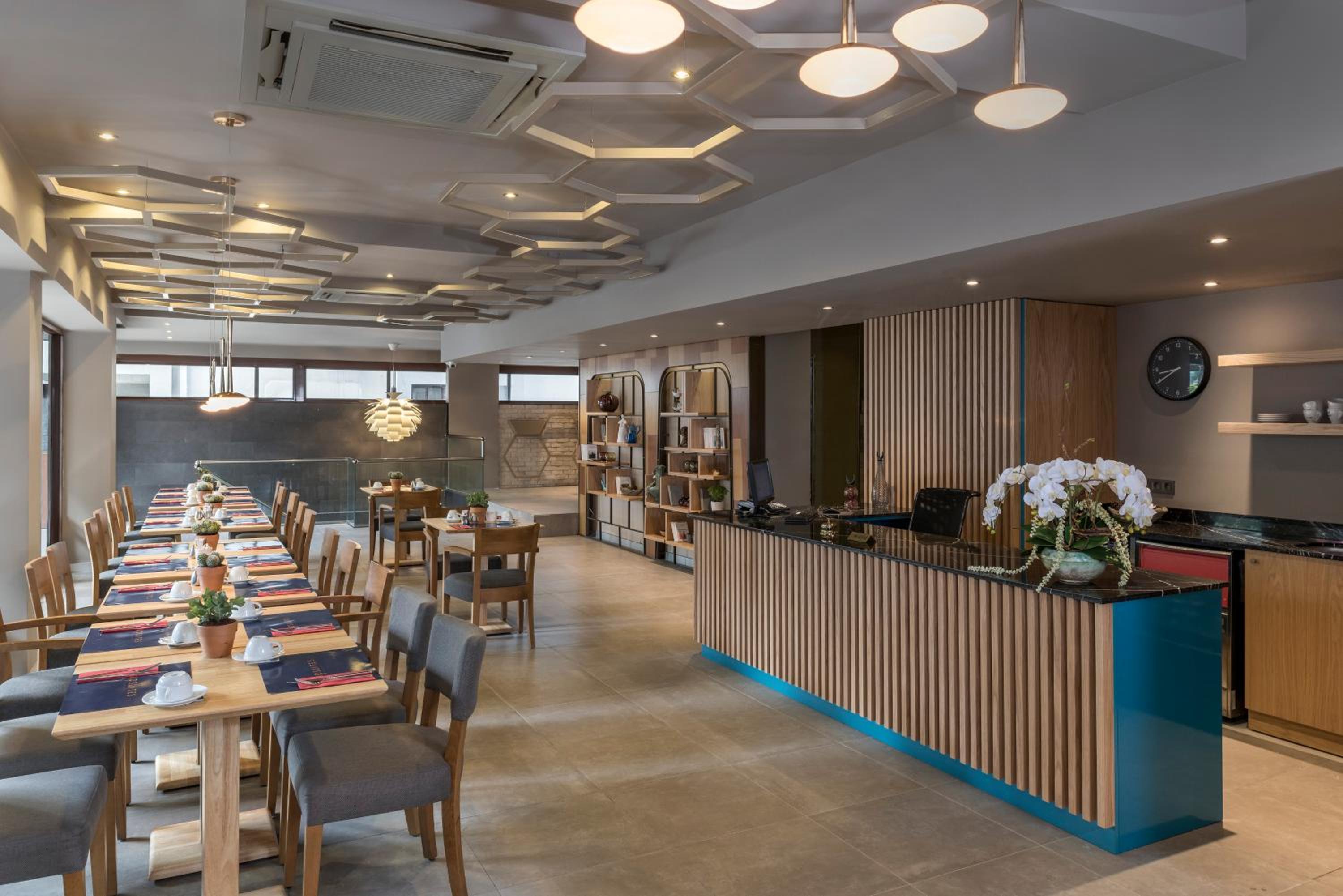 Upsuites Hotel - Image 28