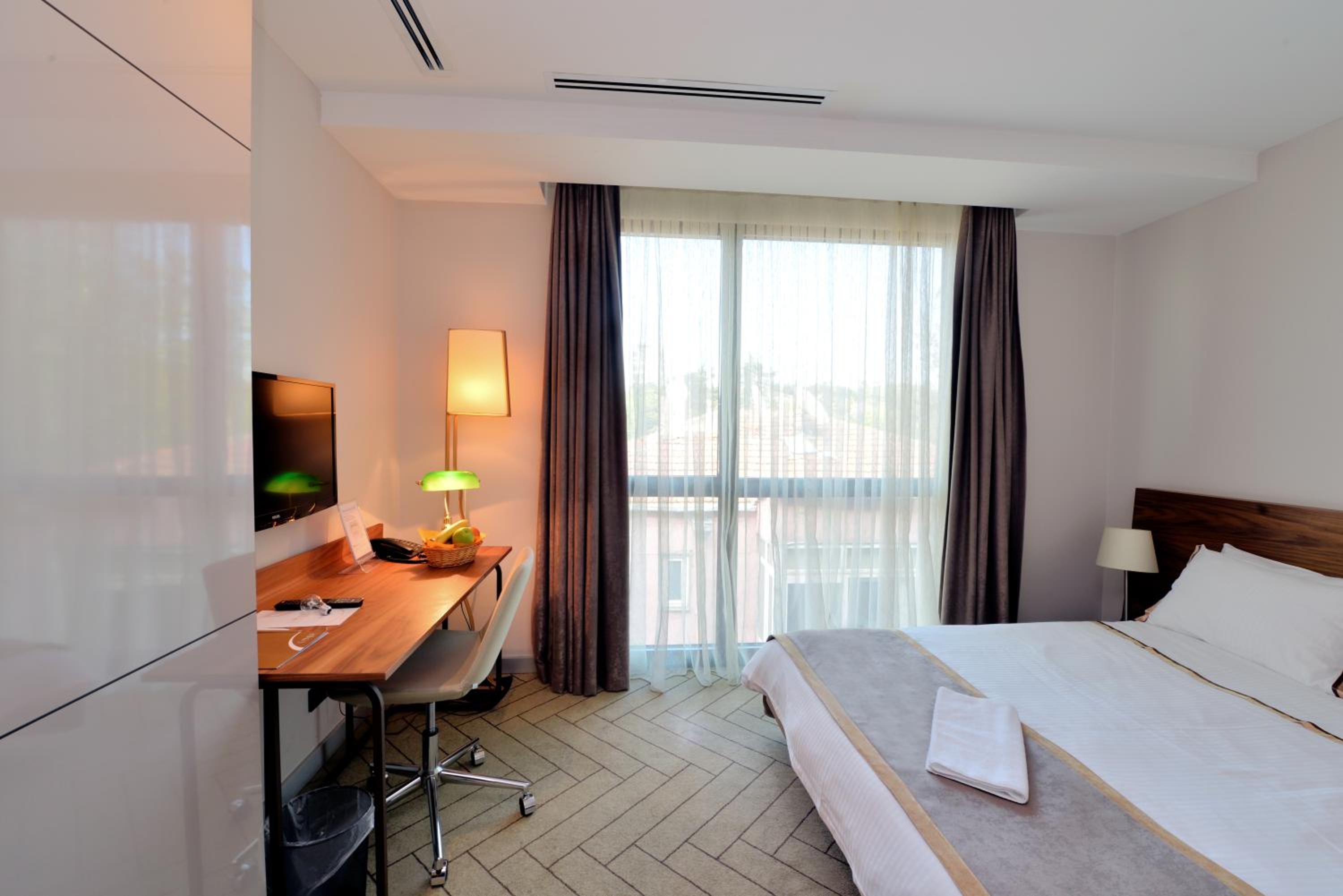 Upsuites Hotel - Image 34