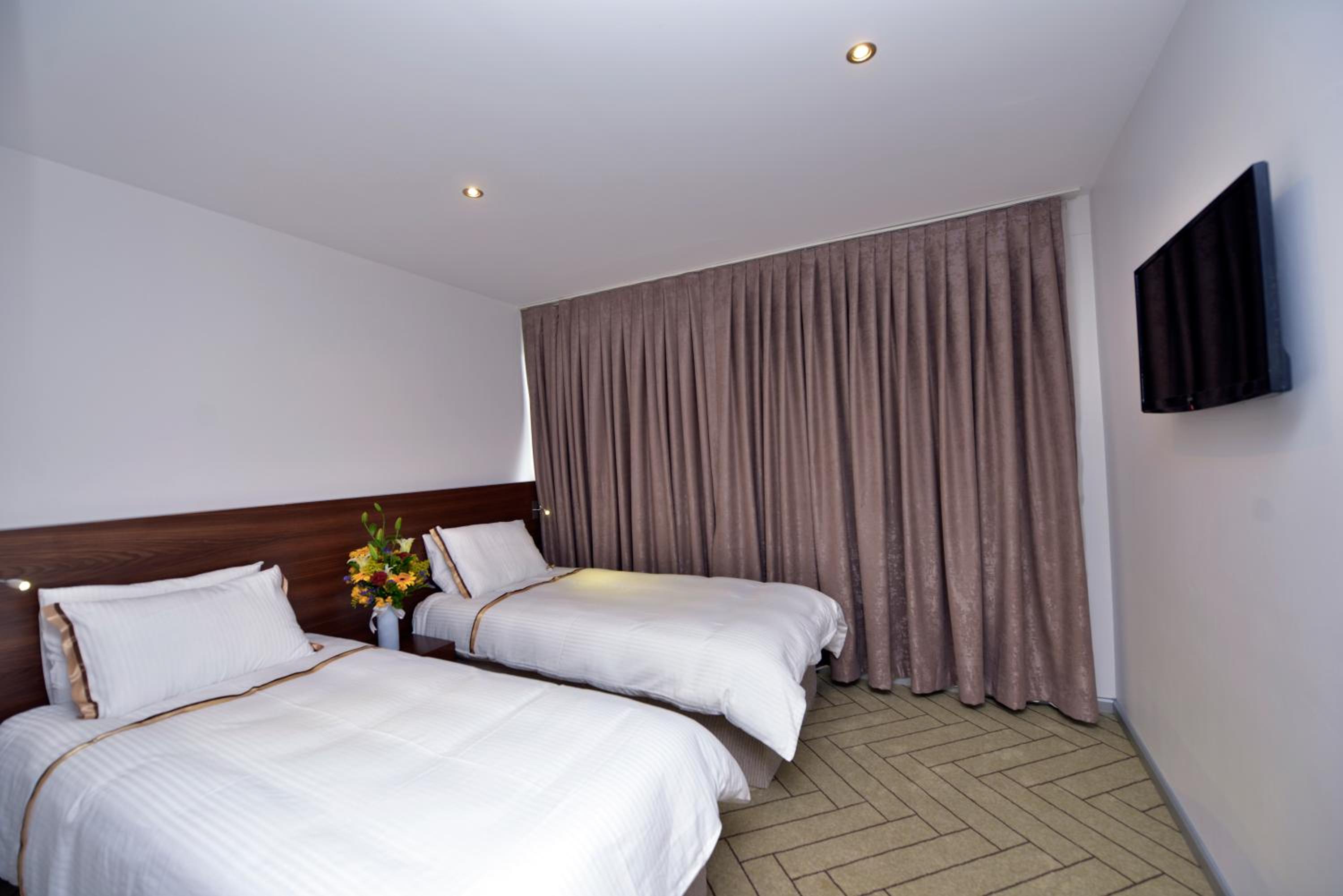 Upsuites Hotel - Image 33