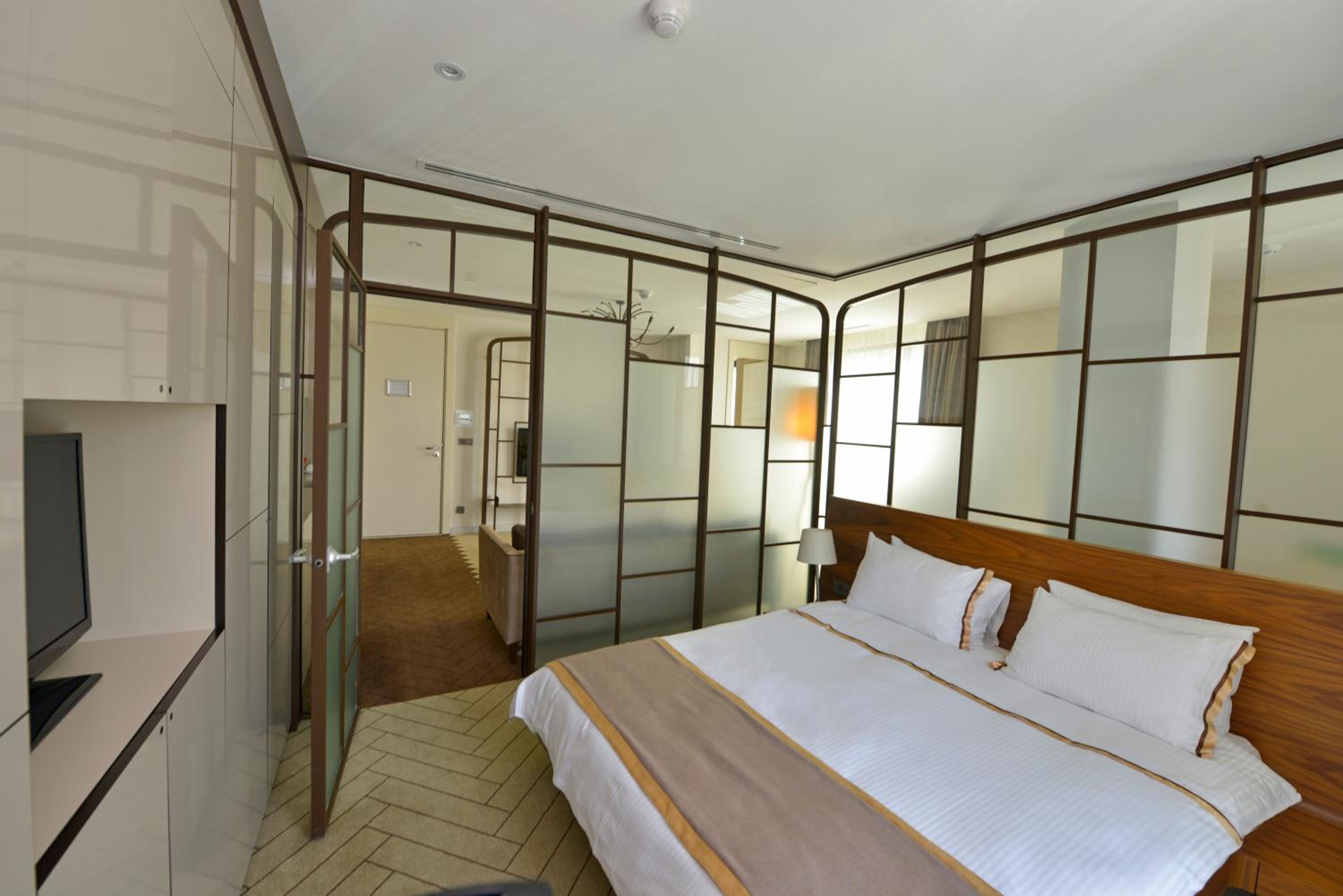 Upsuites Hotel - Image 40