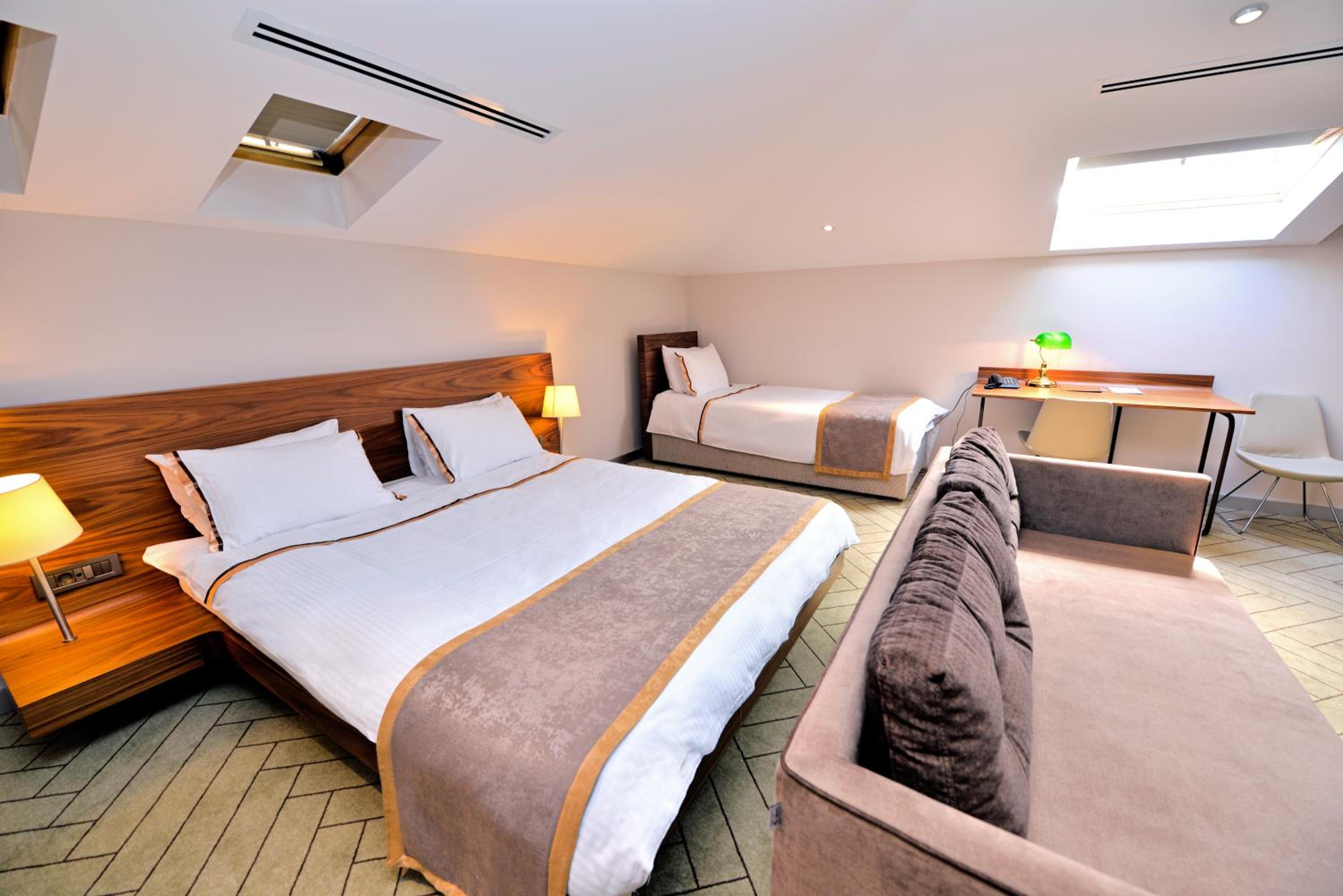 Upsuites Hotel - Image 30