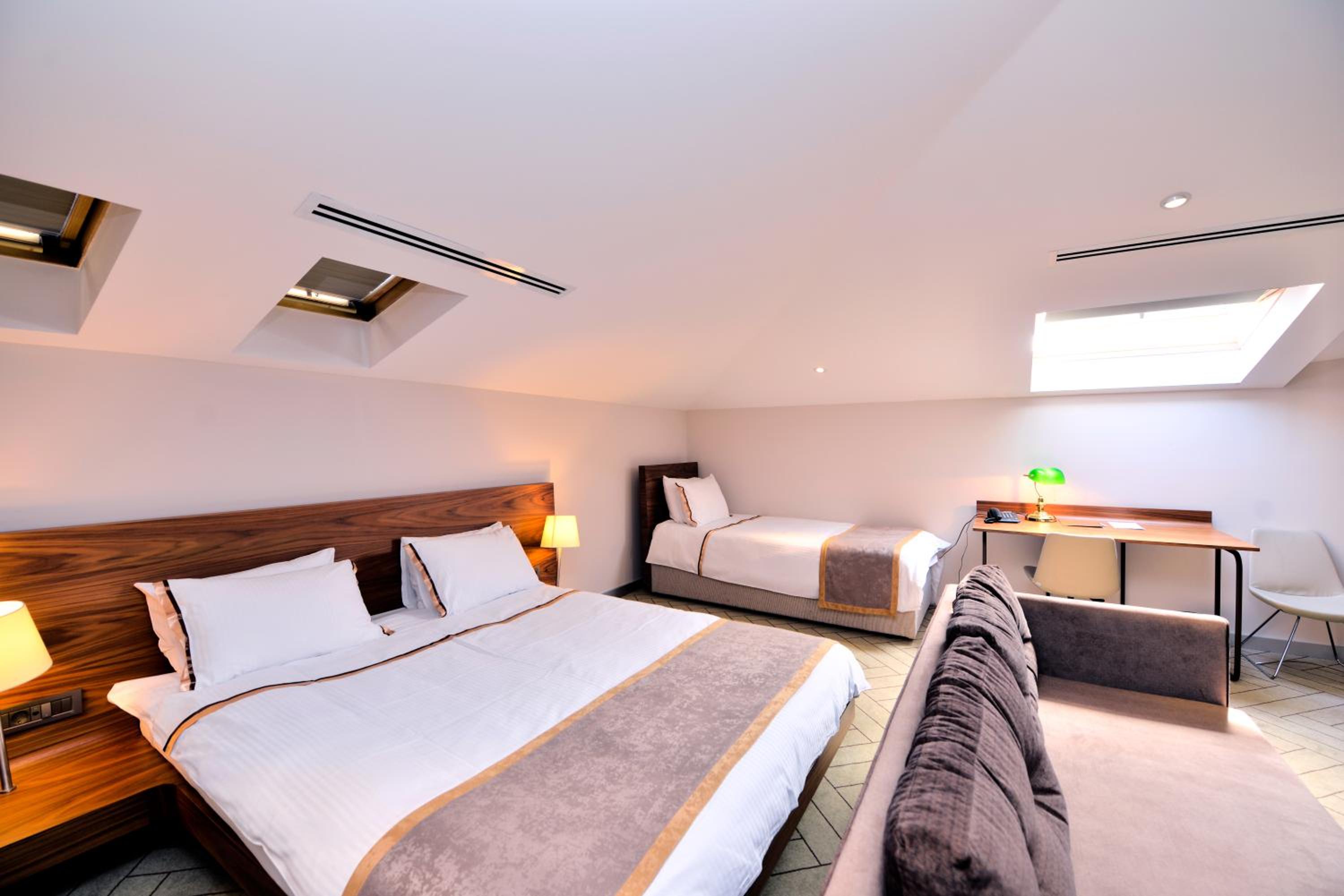 Upsuites Hotel - Image 31