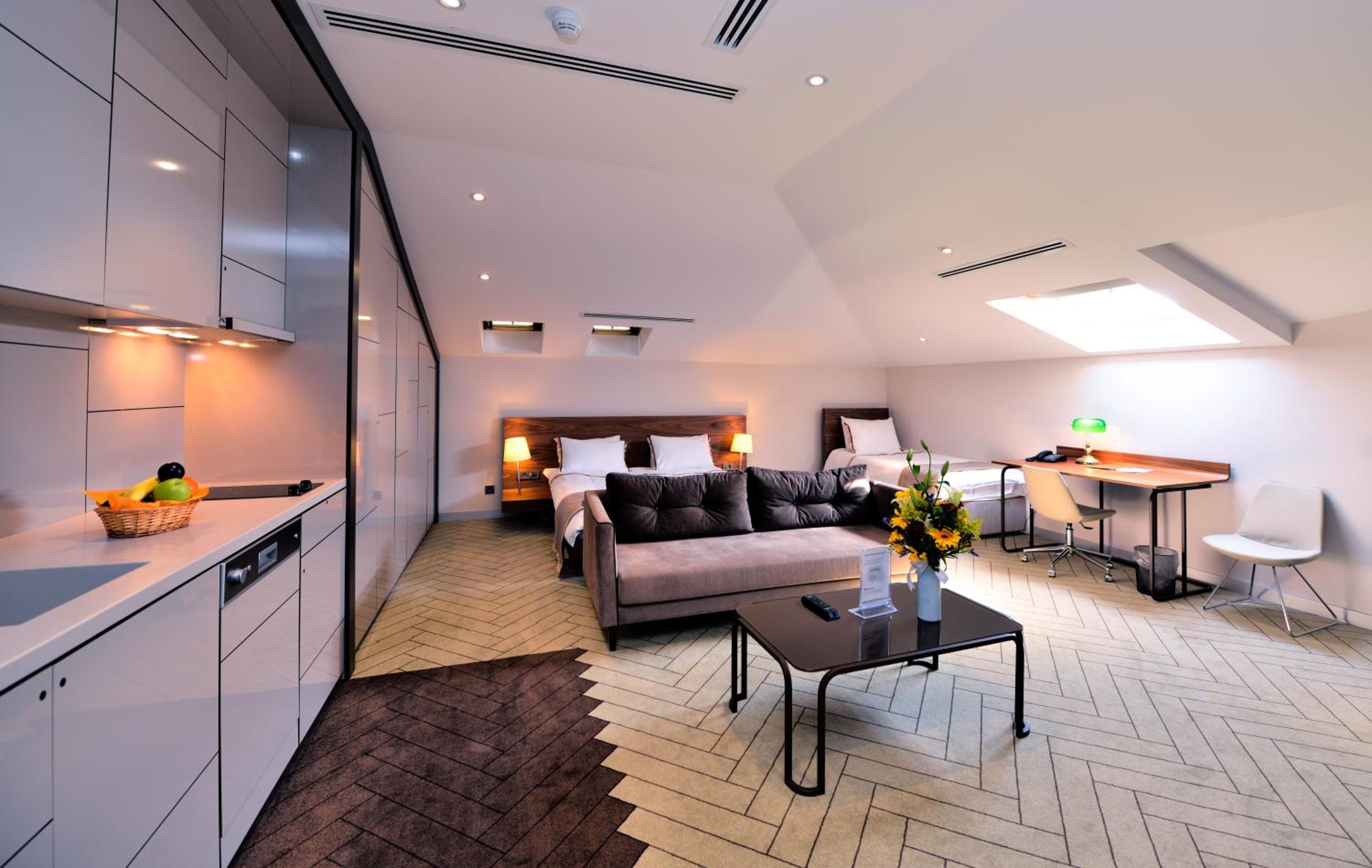 Upsuites Hotel - Image 13