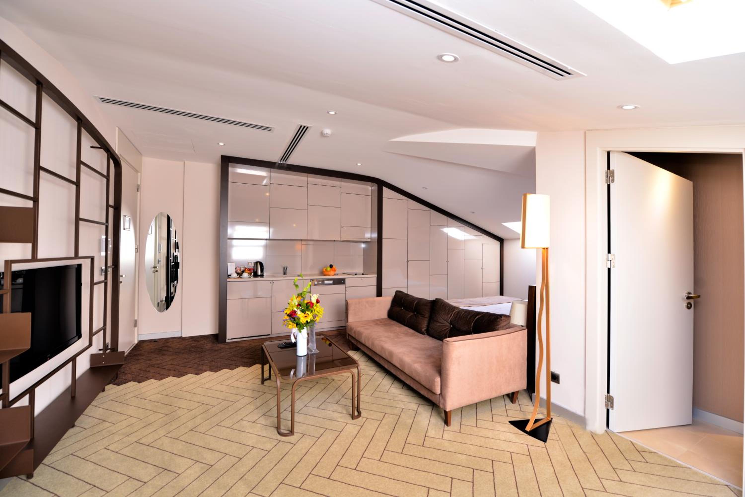 Upsuites Hotel - Image 15