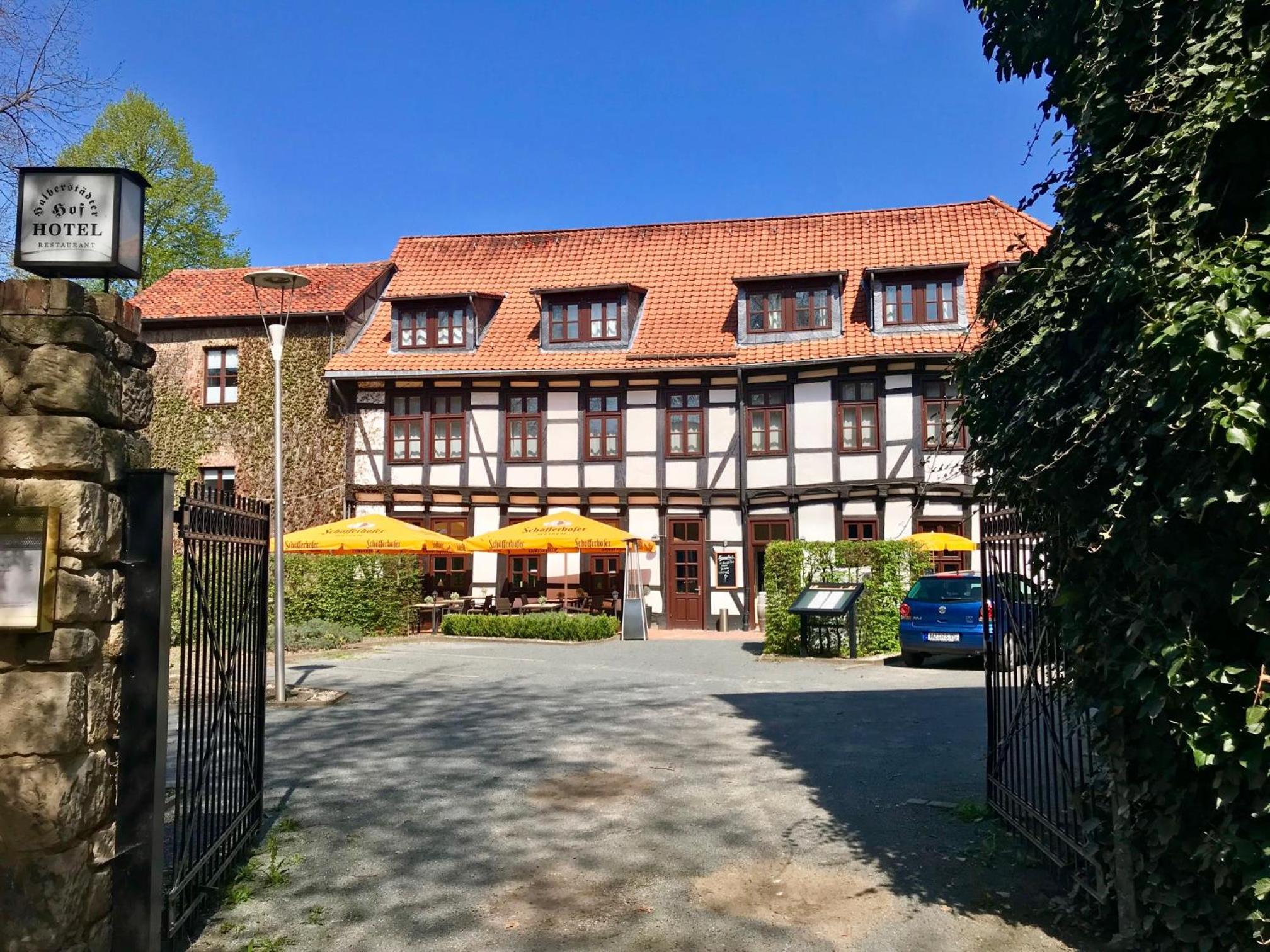 Hotel Halberstädter Hof - Image 1