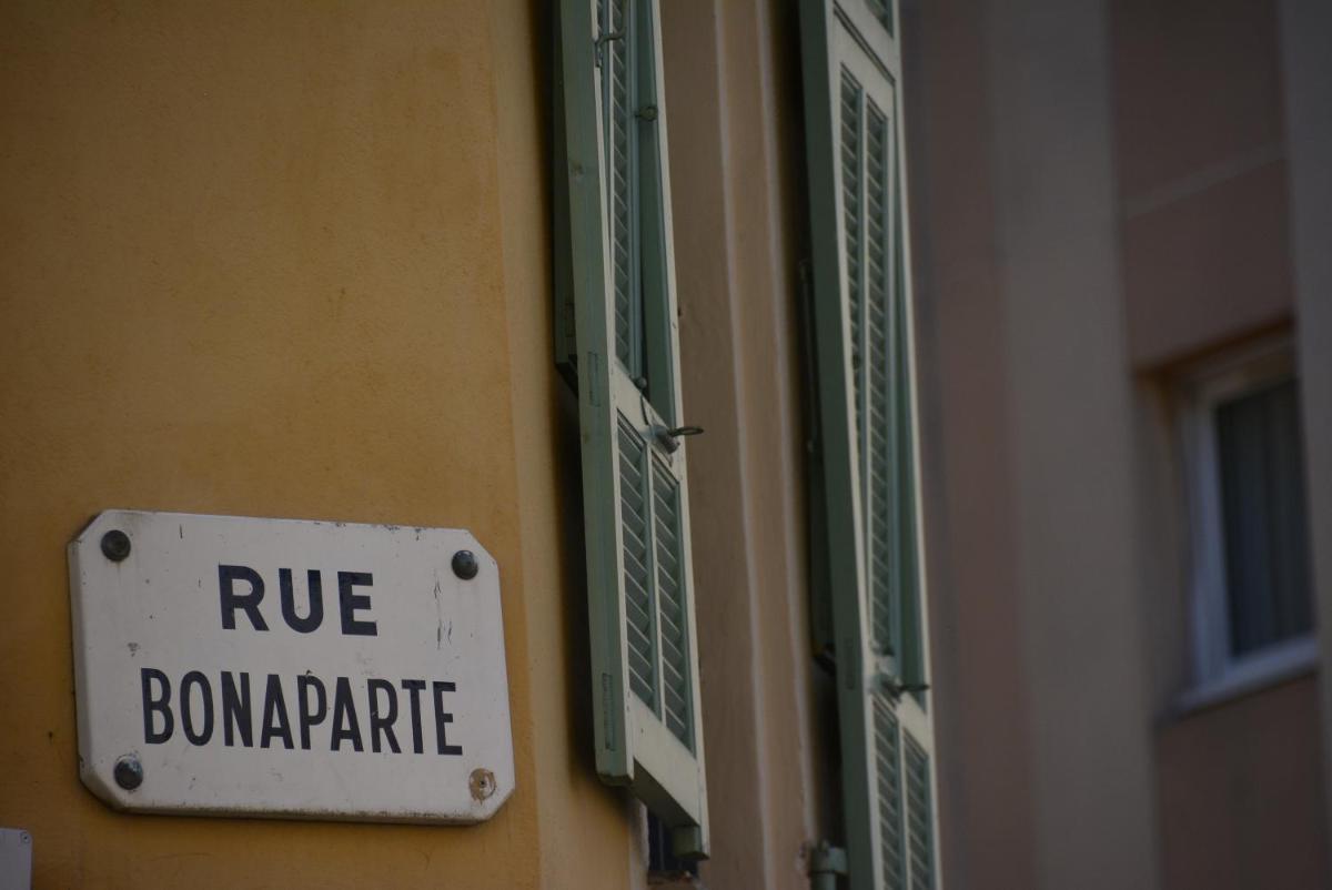 Be our Guests in Nice Port Bonaparte