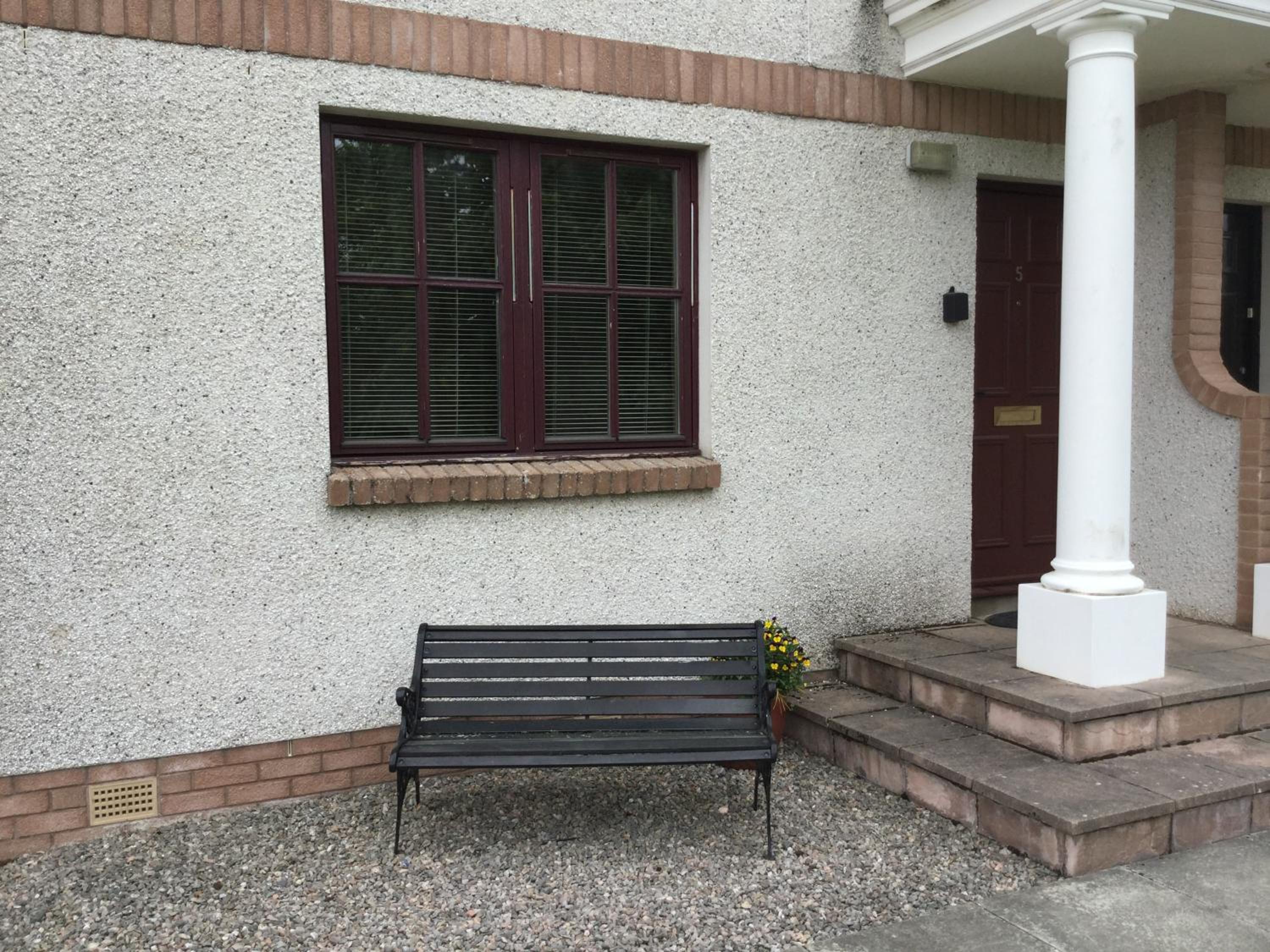 Two Bedroom Glen View Free Parking view 2