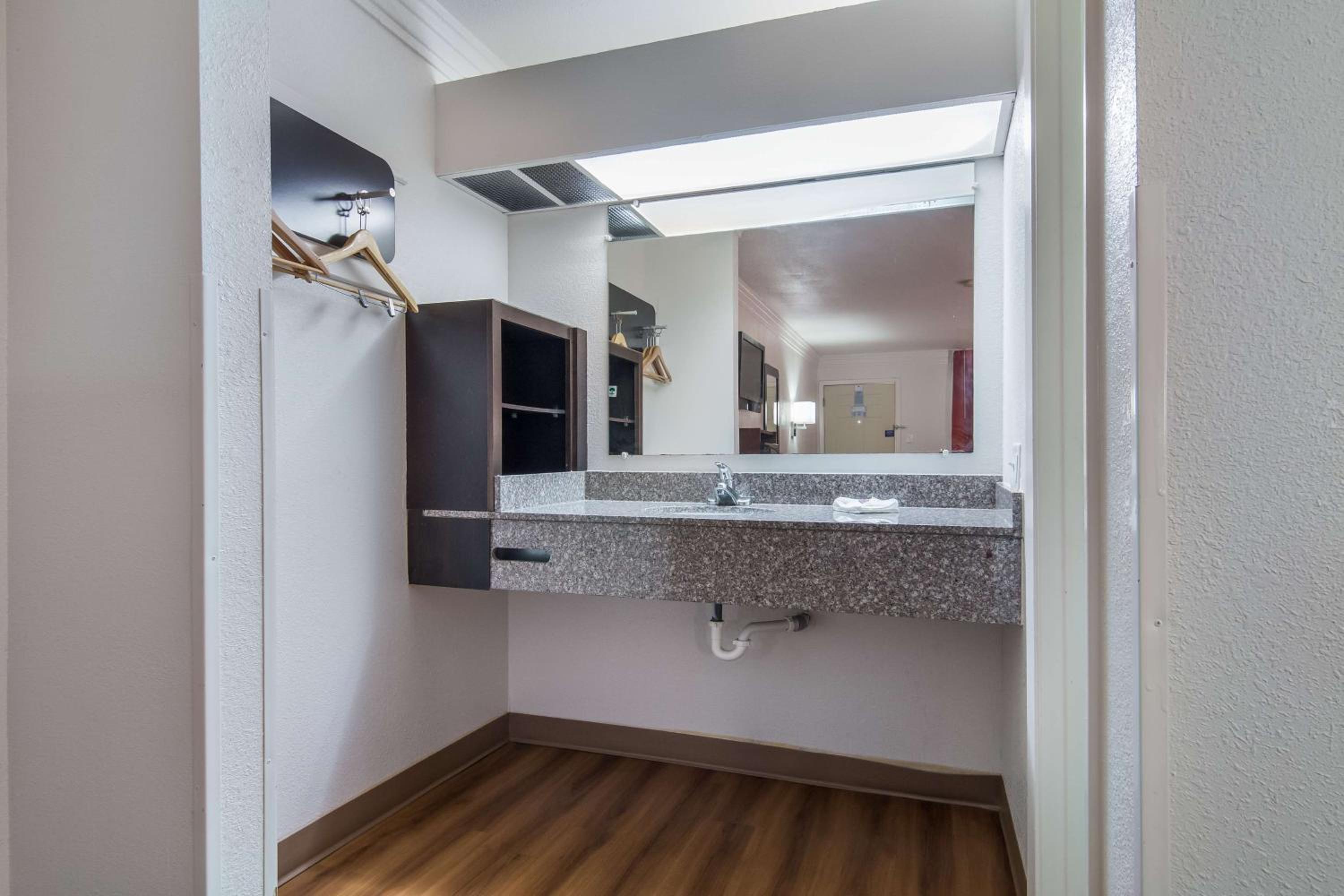 Marshall Vacations - Motel 6-Marshall, TX - Property Image 12